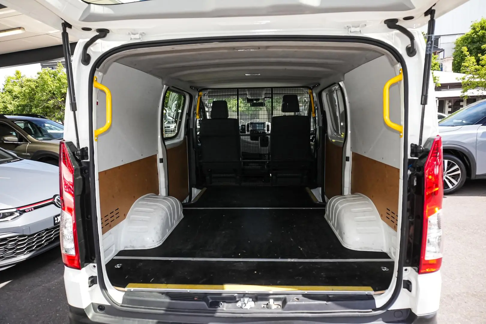 2020 Toyota Hiace Gallery Image 13