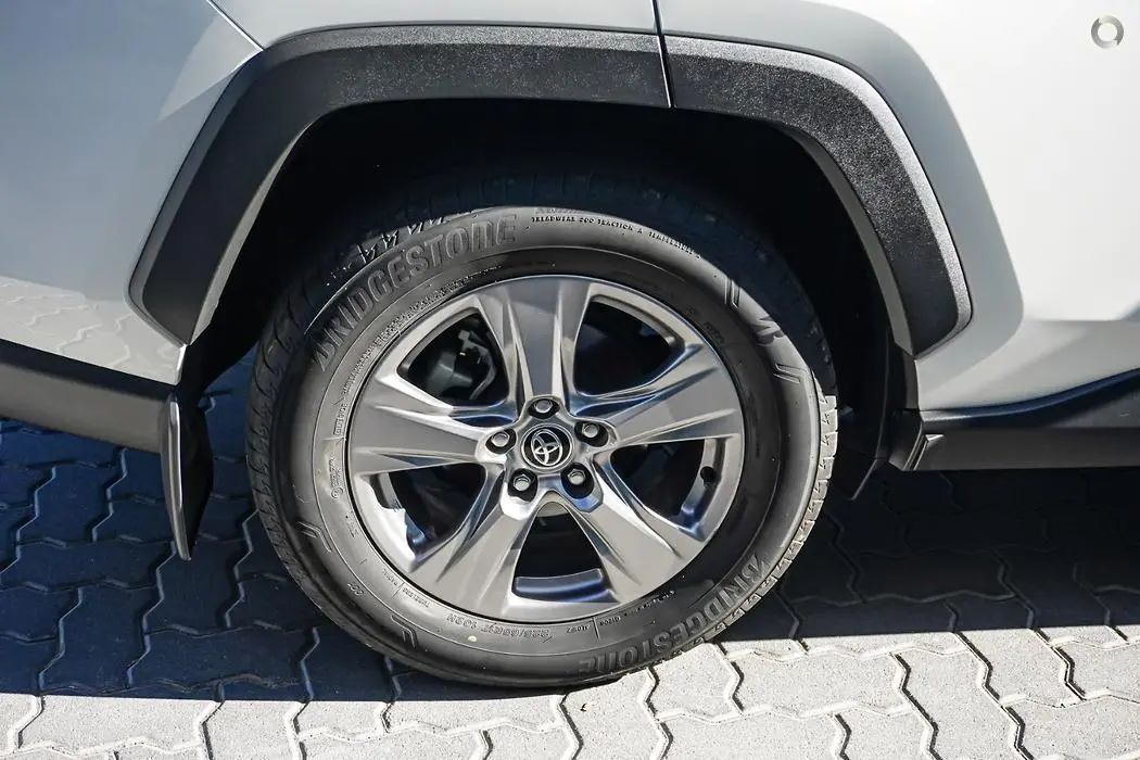 2024 Toyota RAV4 Gallery Image 13