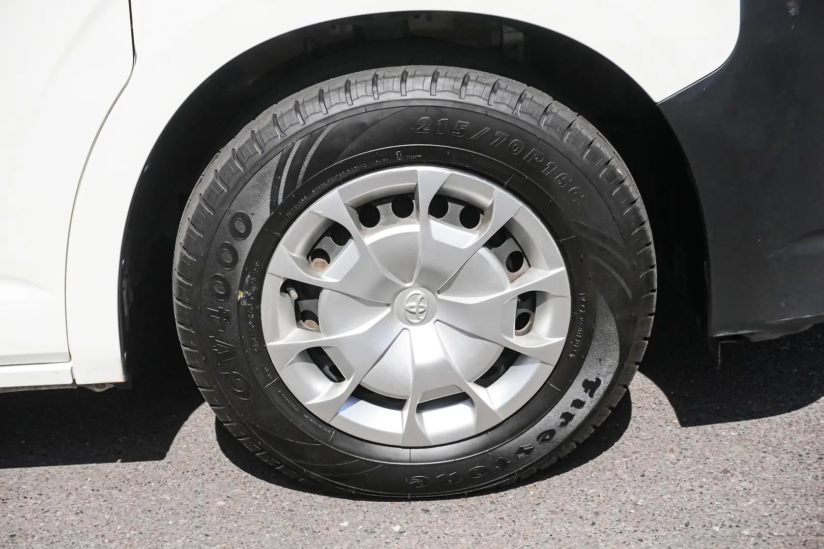 2020 Toyota Hiace Gallery Image 10