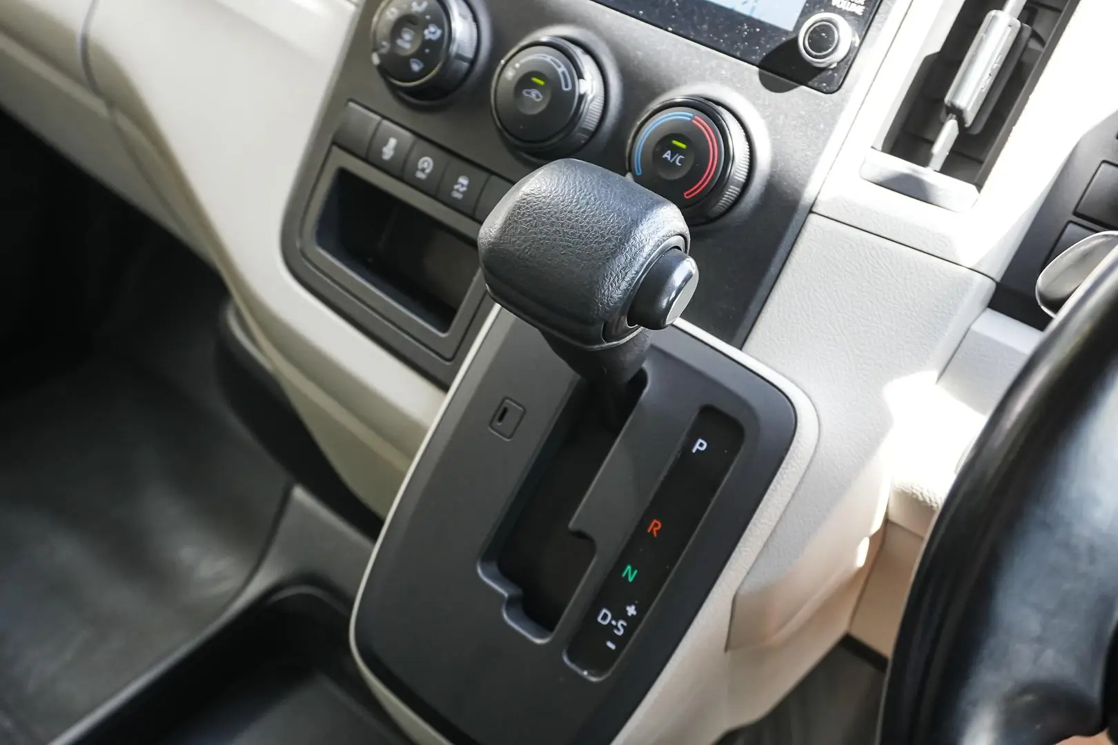 2020 Toyota Hiace Gallery Image 18