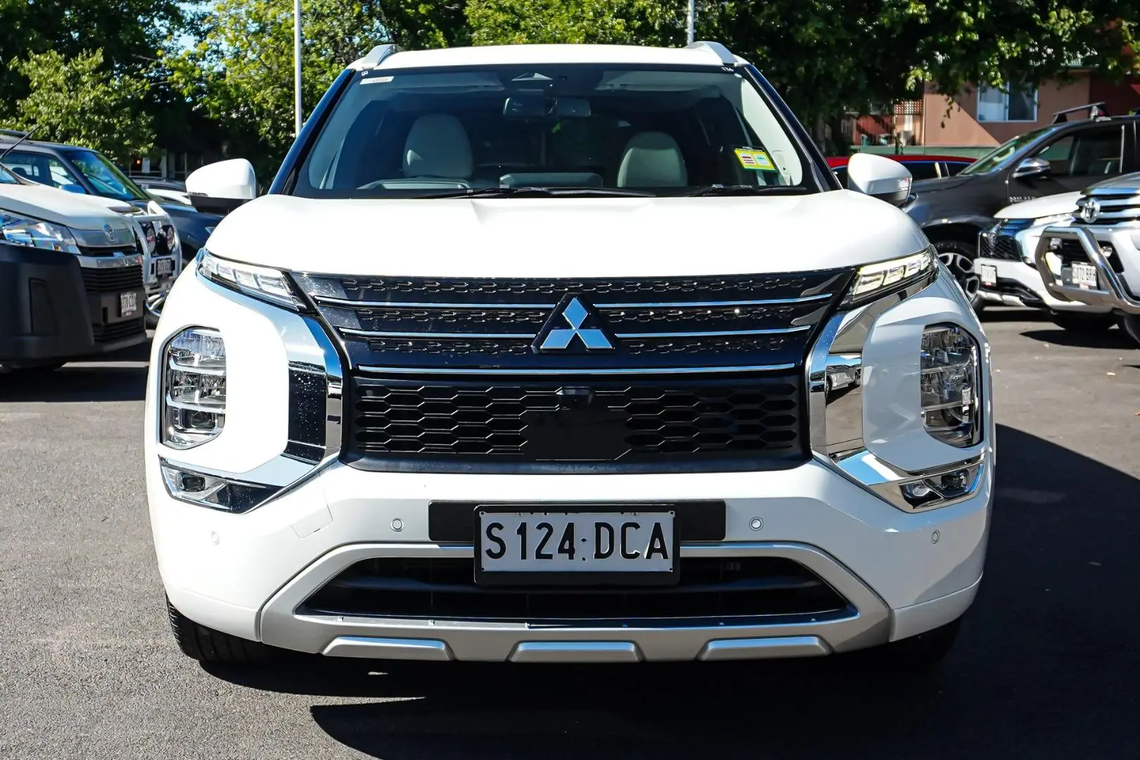 2024 Mitsubishi Outlander Gallery Image 5