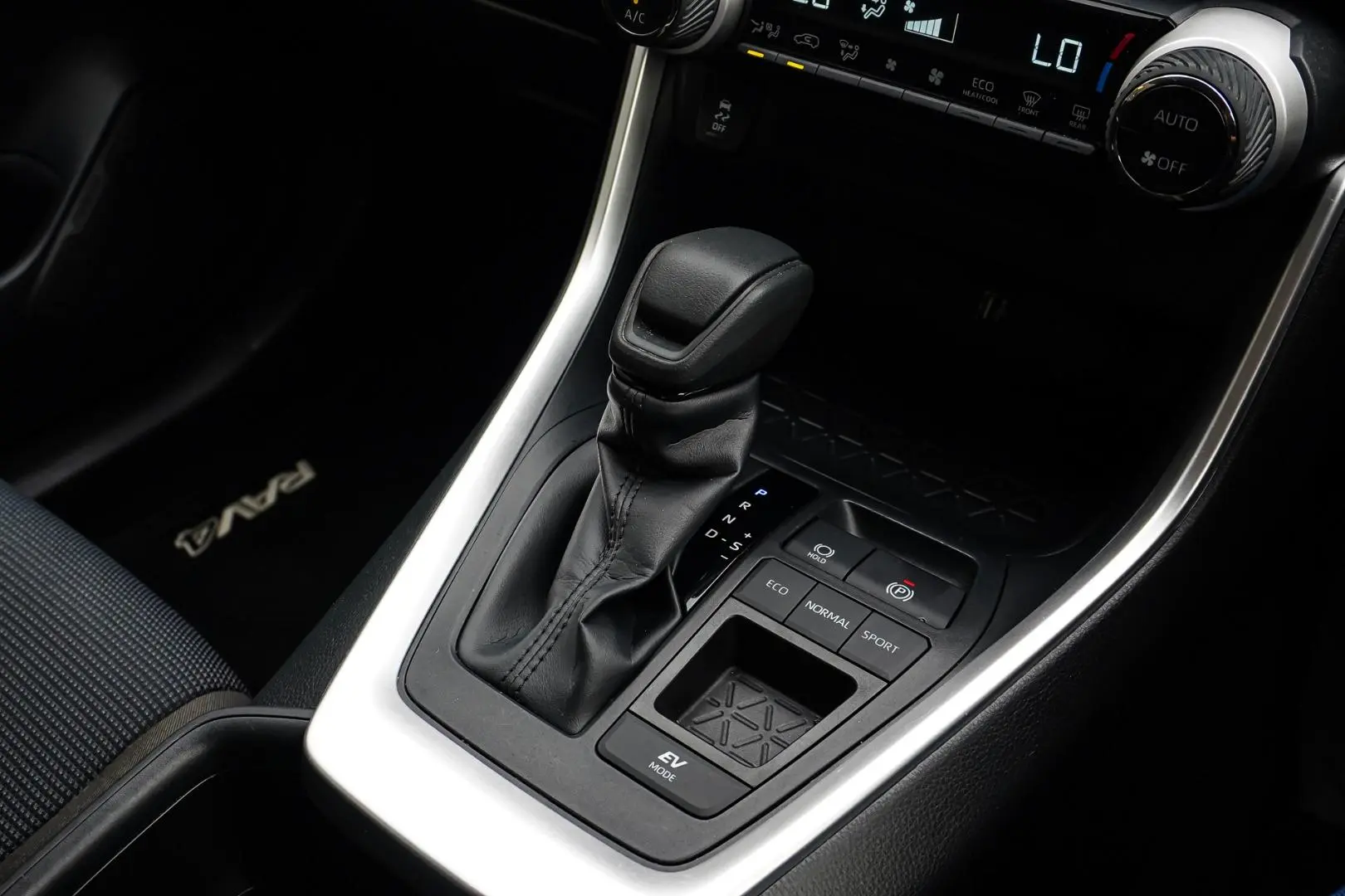 2024 Toyota RAV4 Gallery Image 17