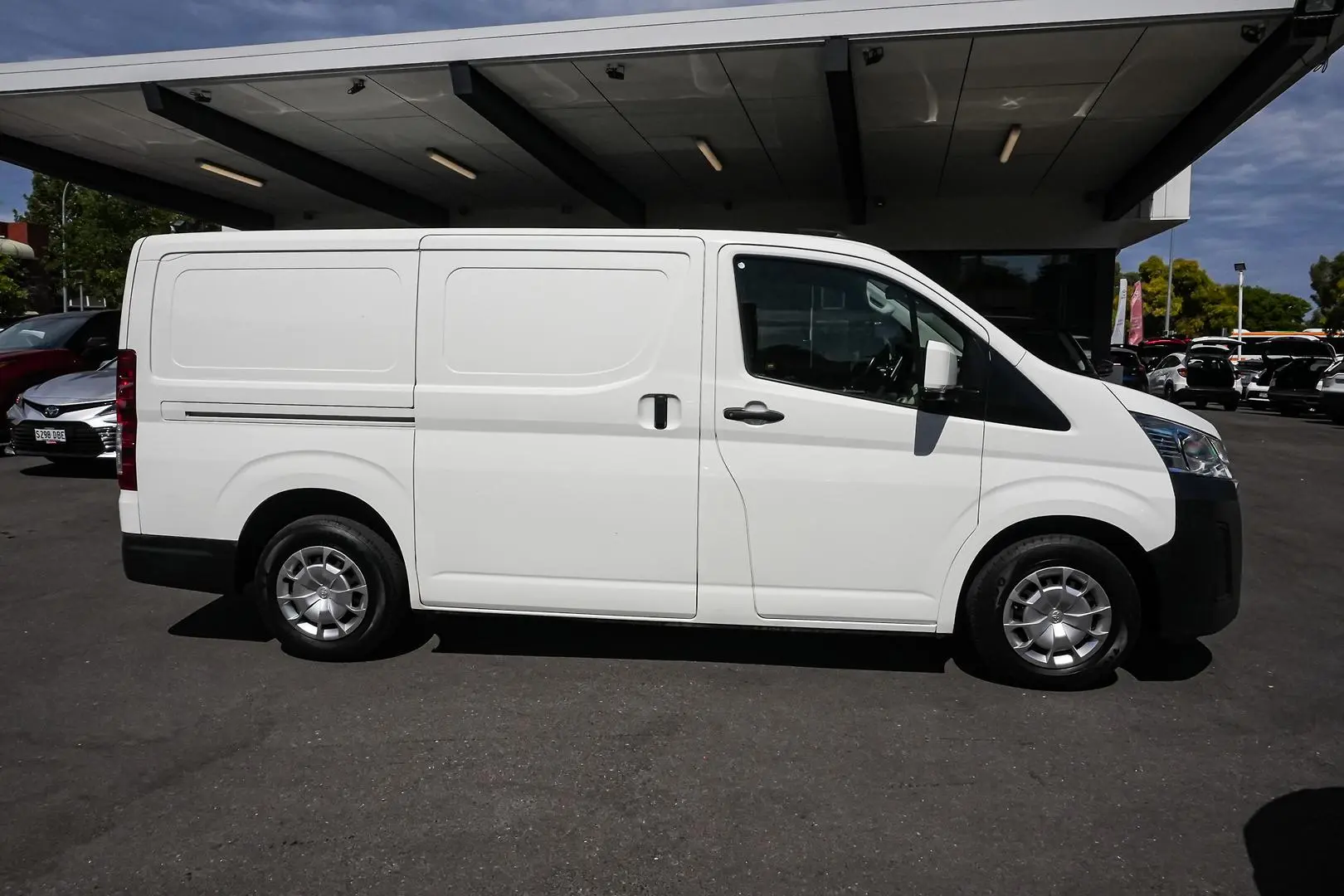 2020 Toyota Hiace Gallery Image 4