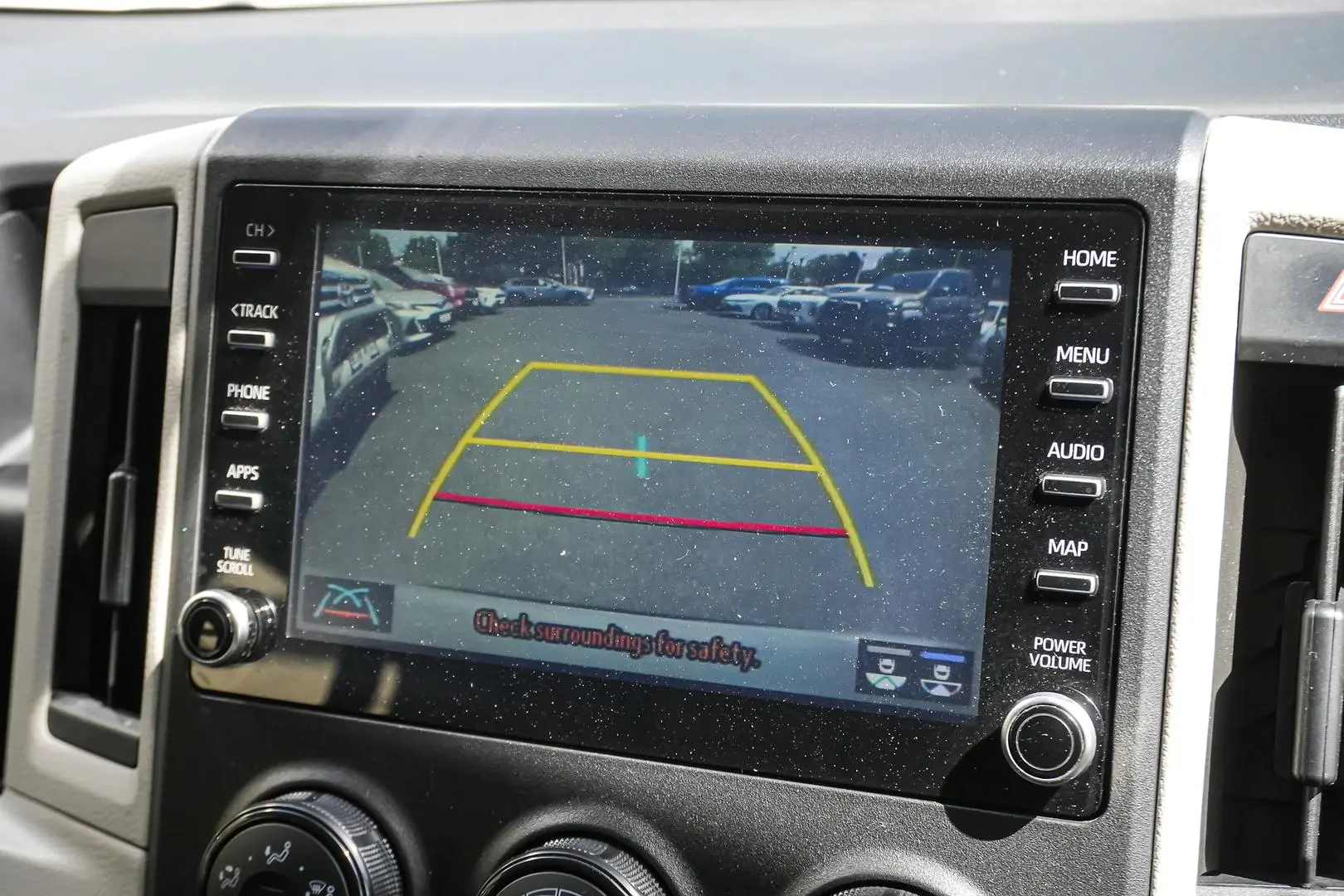 2020 Toyota Hiace Gallery Image 23