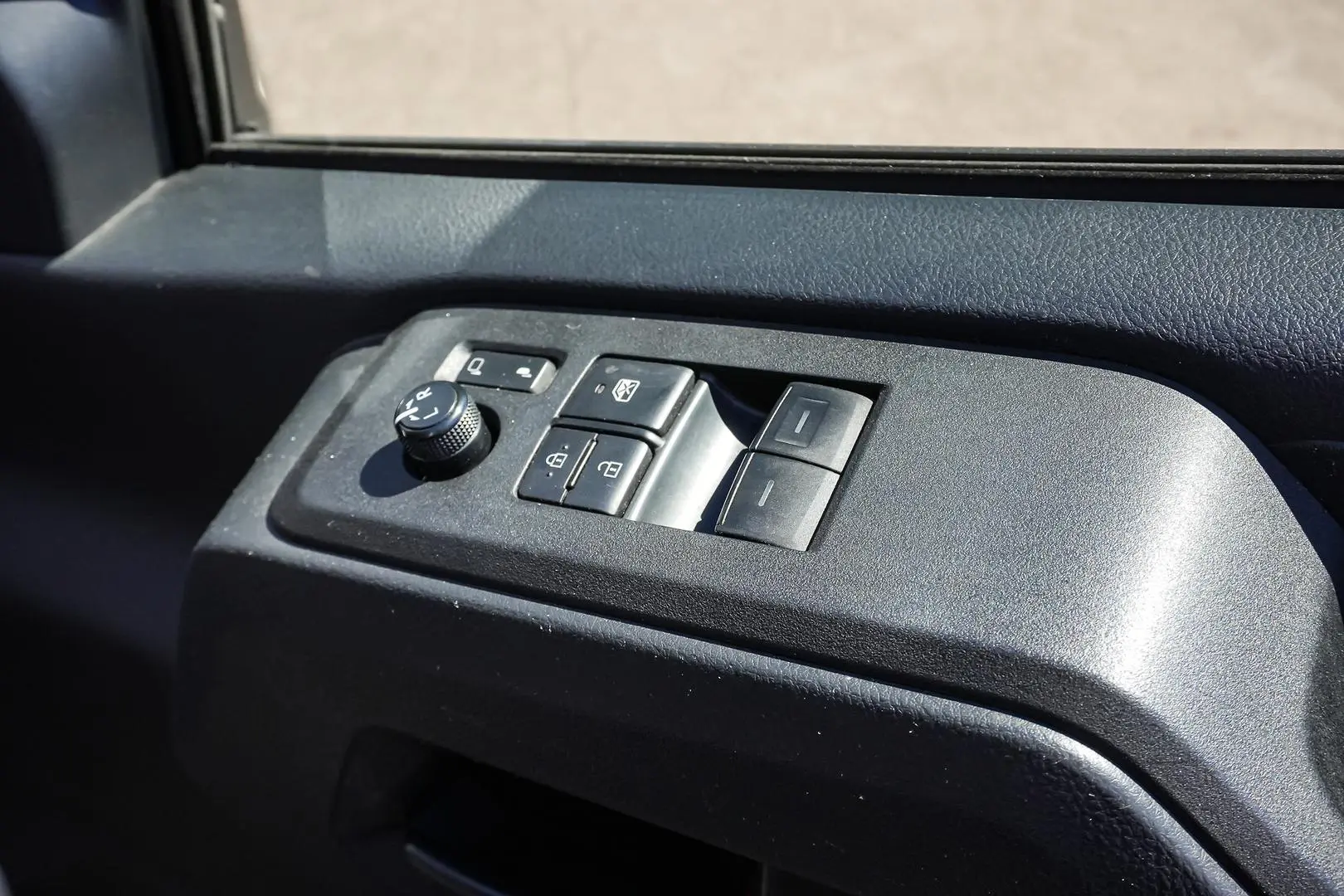 2020 Toyota Hiace Gallery Image 15