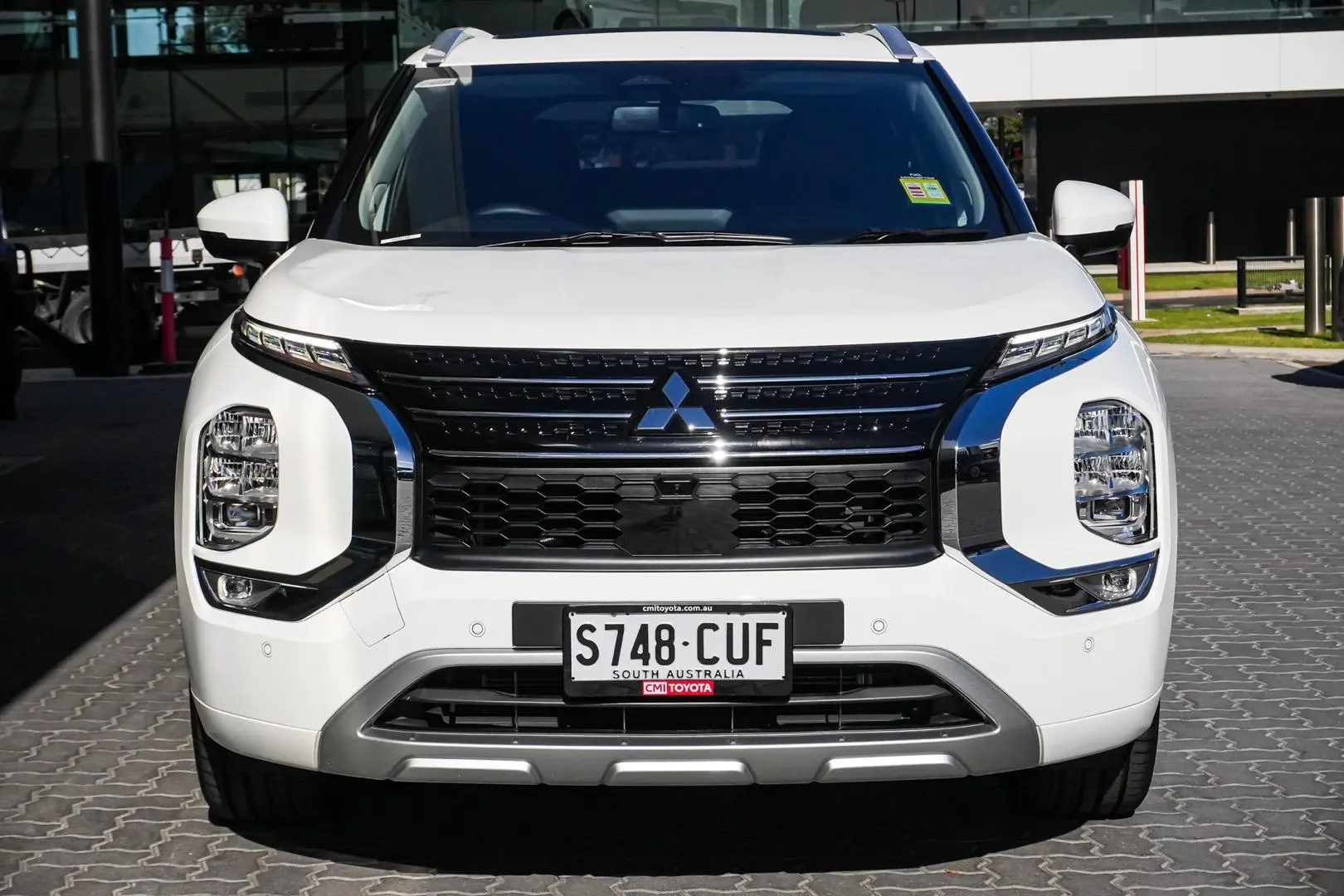 2023 Mitsubishi Outlander Gallery Image 5