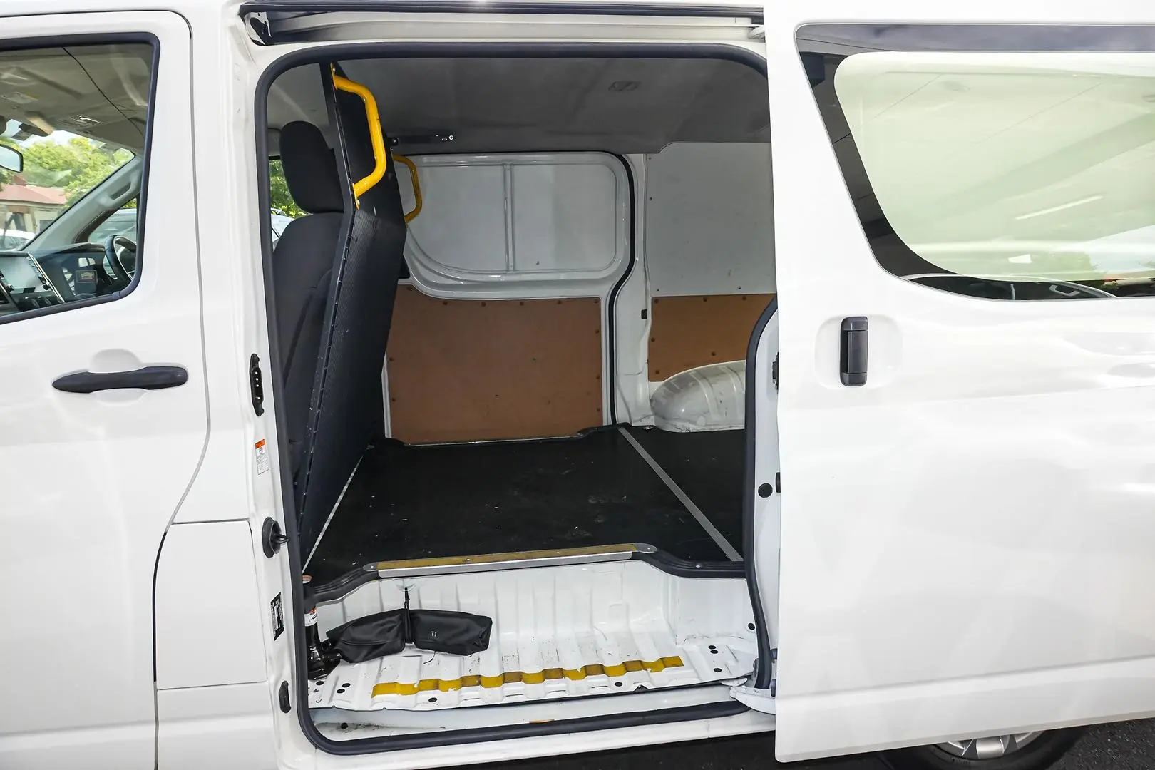 2020 Toyota Hiace Gallery Image 12