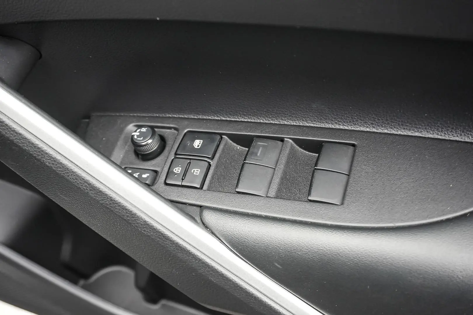 2024 Toyota Corolla Cross Gallery Image 16