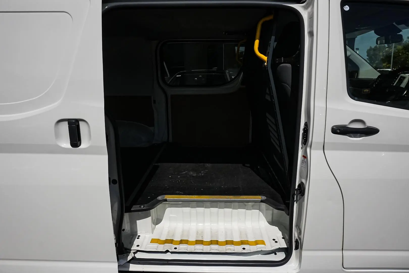 2020 Toyota Hiace Gallery Image 14