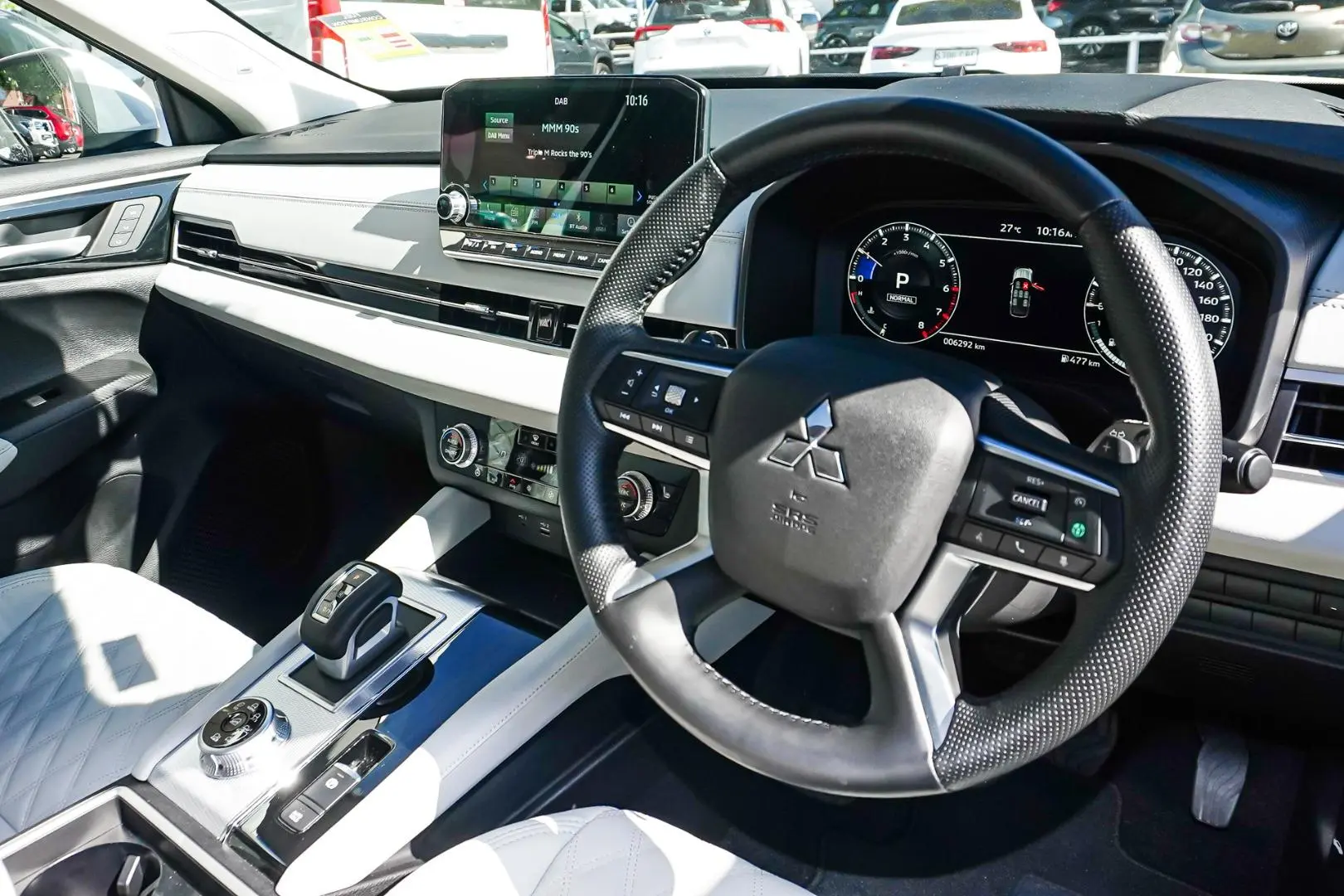 2024 Mitsubishi Outlander Gallery Image 7