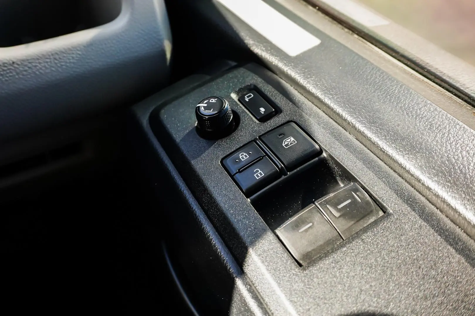 2020 Toyota Hiace Gallery Image 21