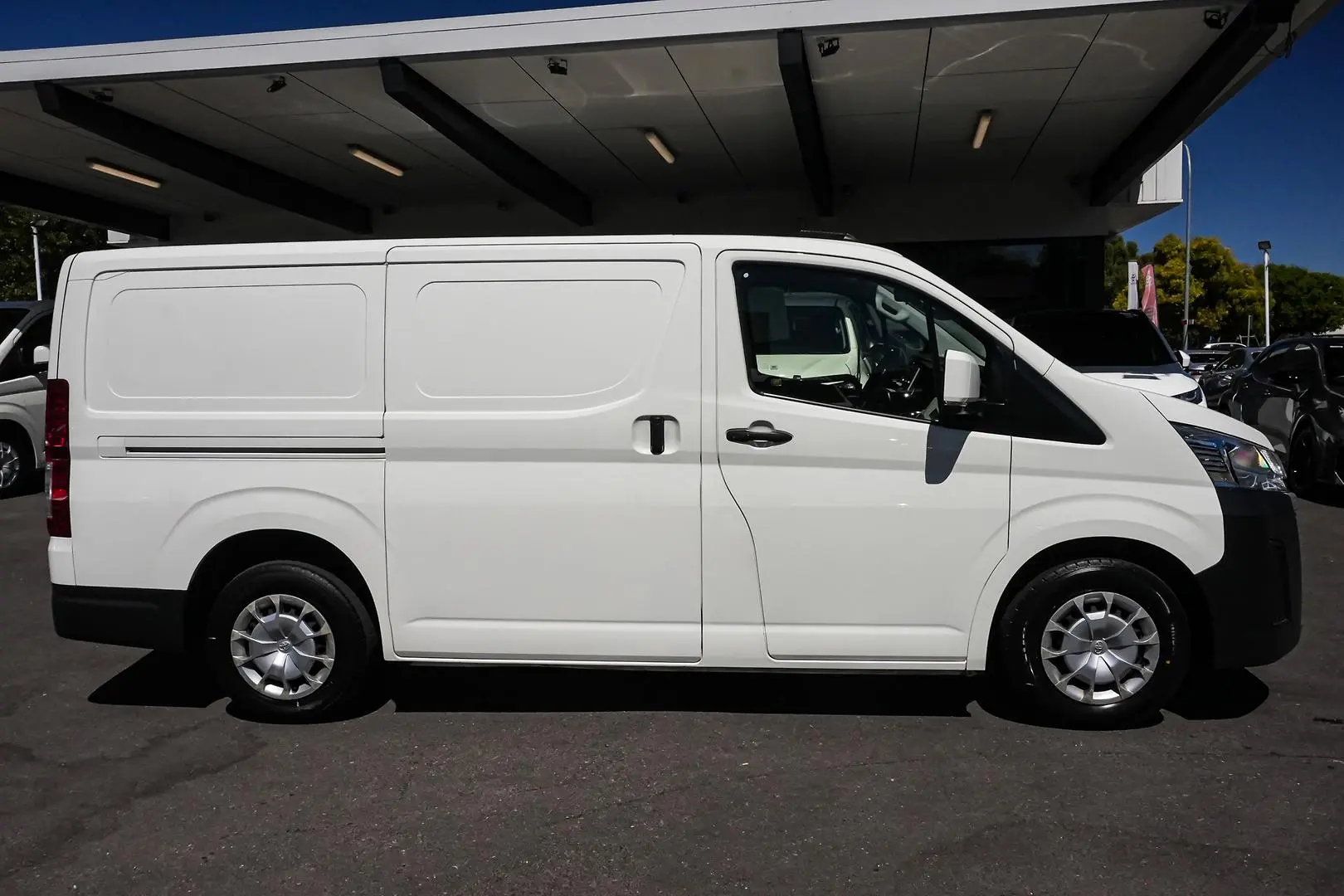 2020 Toyota Hiace Gallery Image 4