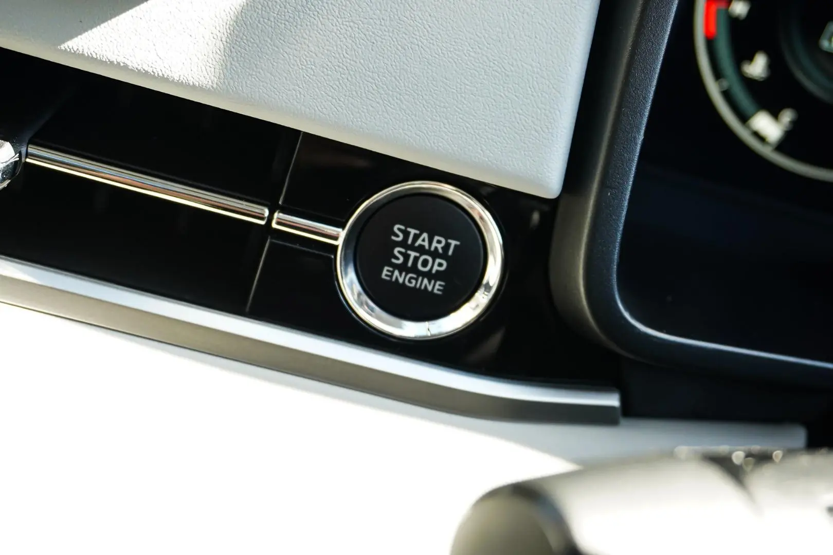 2024 Mitsubishi Outlander Gallery Image 25