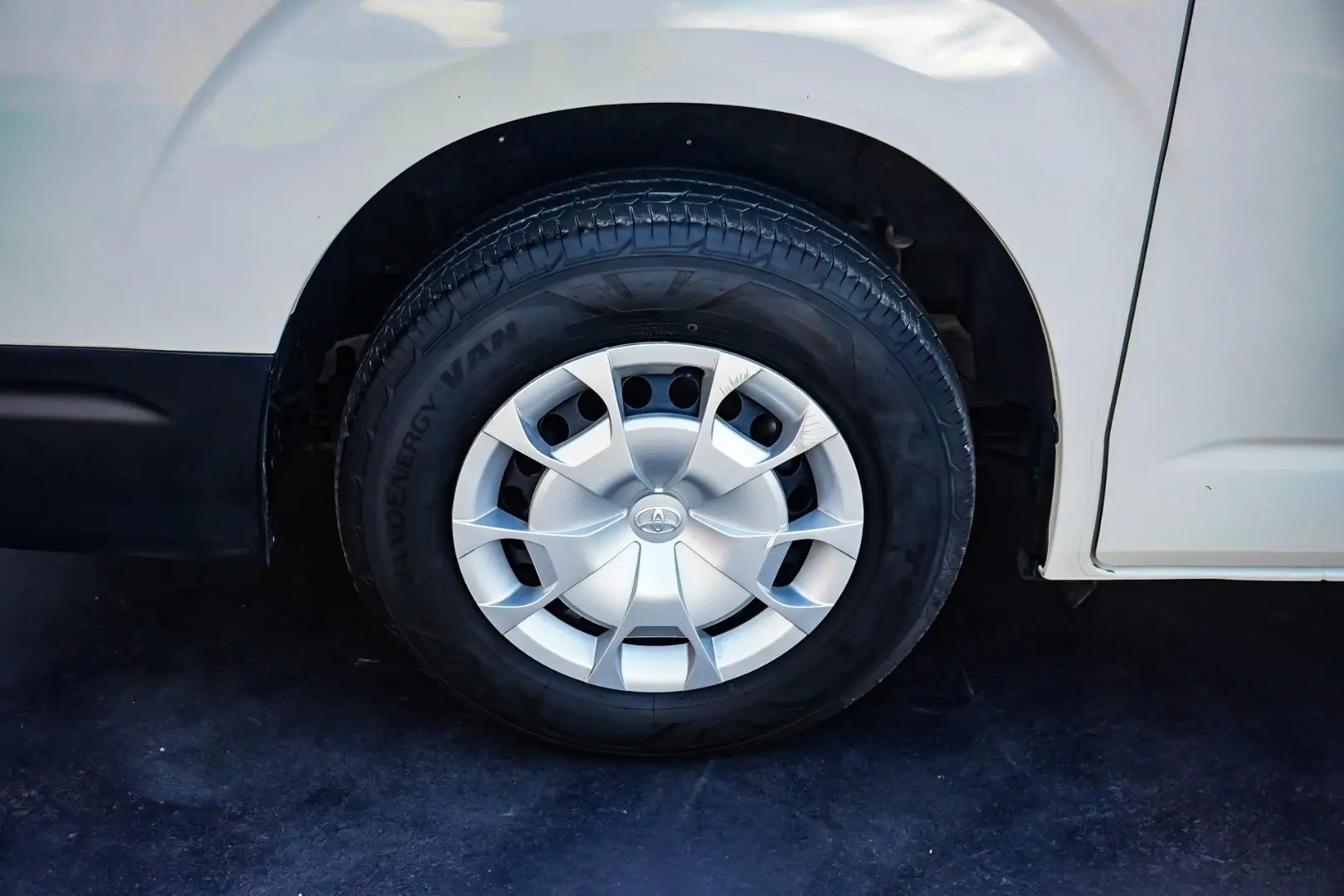 2020 Toyota Hiace Gallery Image 16