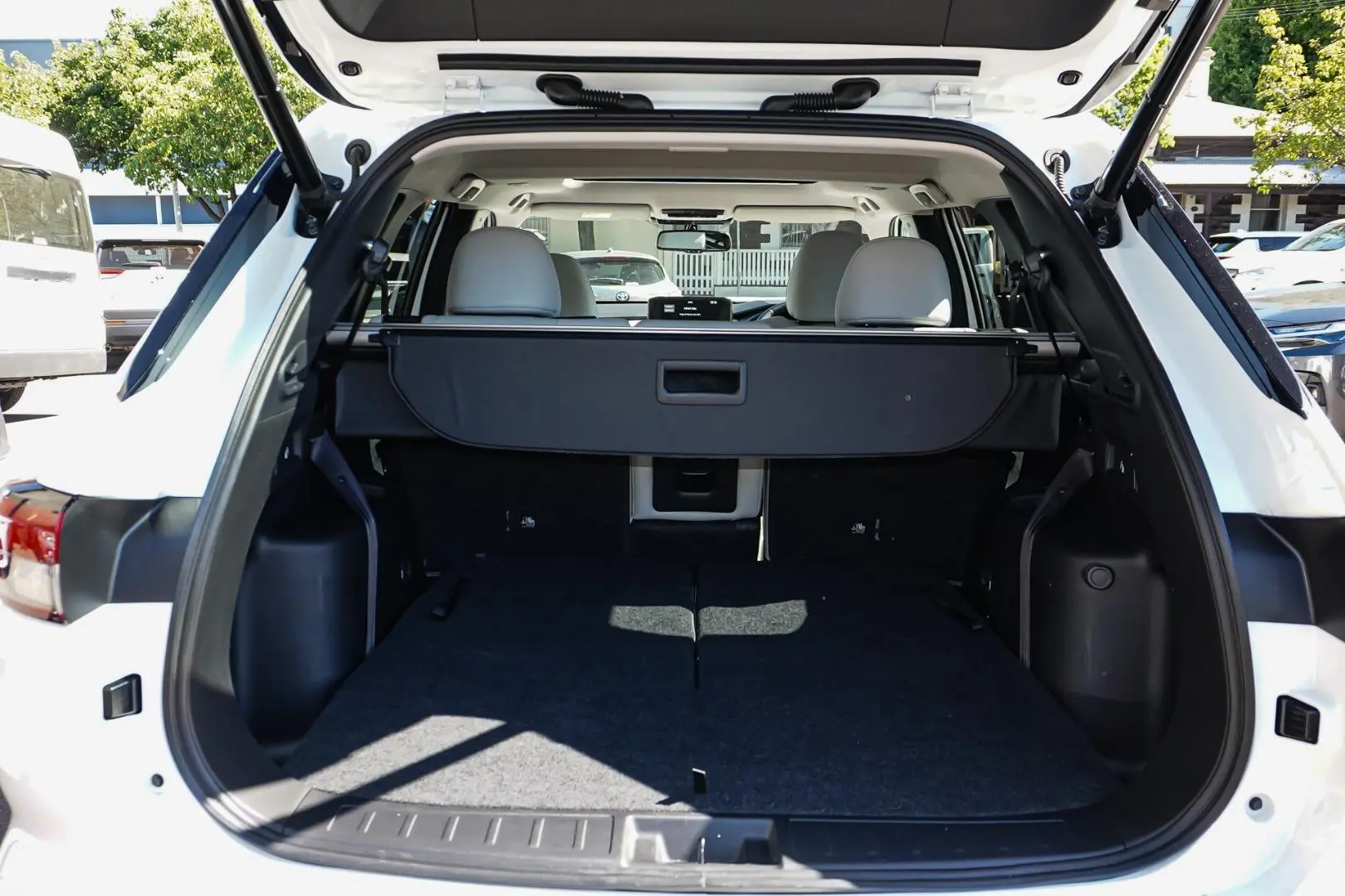 2024 Mitsubishi Outlander Gallery Image 10