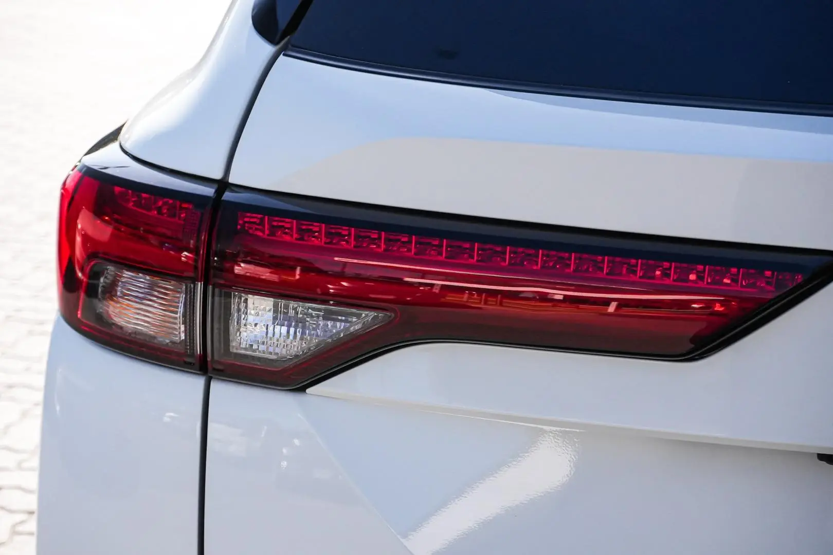 2023 Mitsubishi Outlander Gallery Image 8