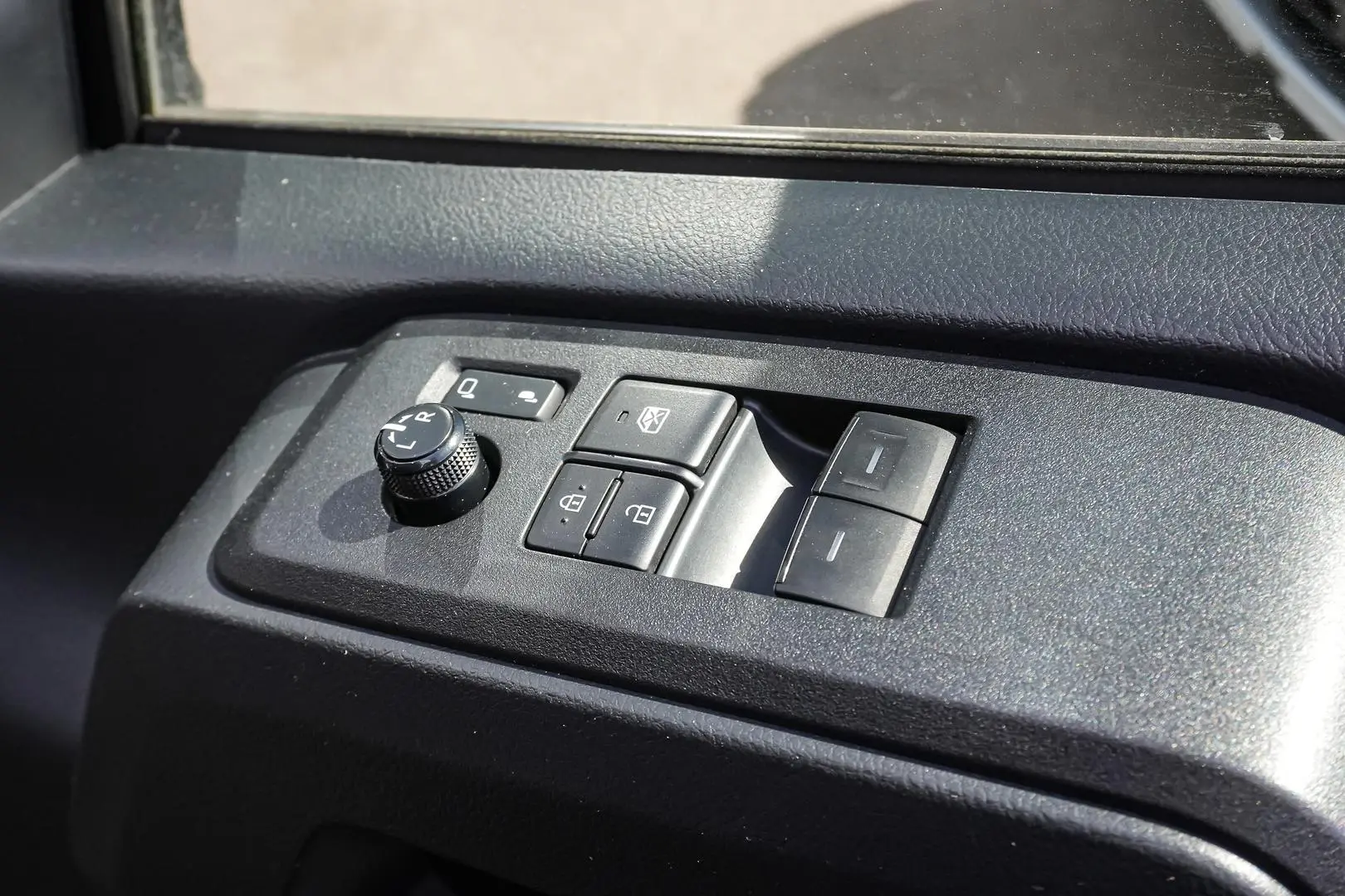 2020 Toyota Hiace Gallery Image 16