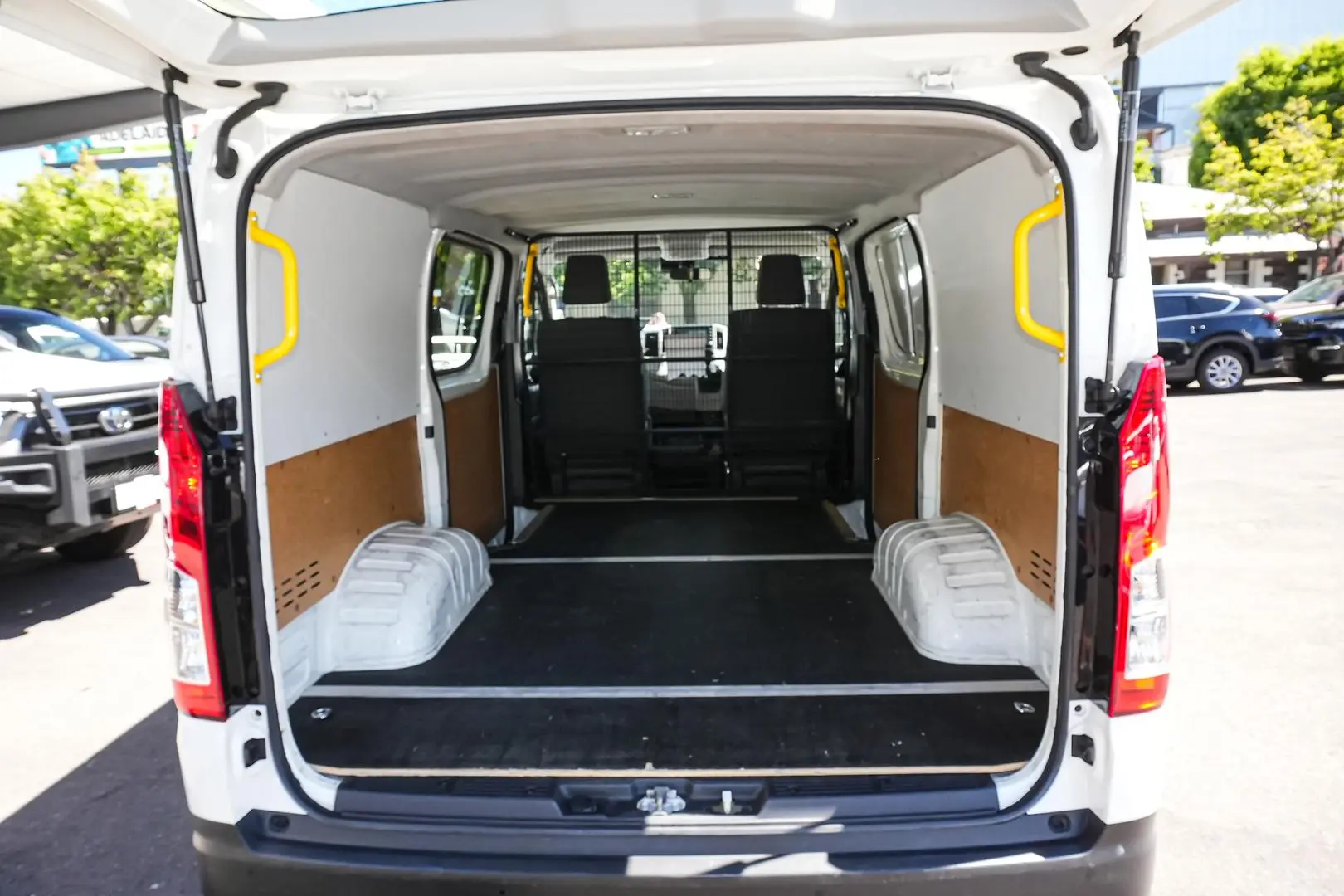 2020 Toyota Hiace Gallery Image 12