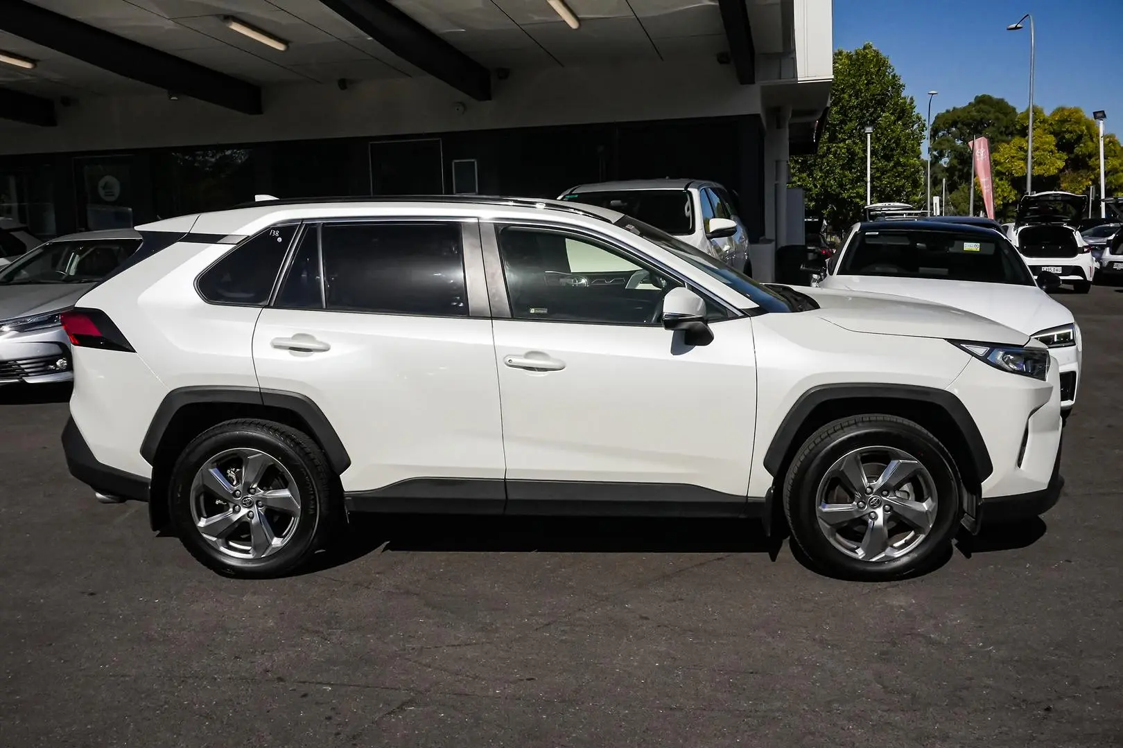 2020 Toyota RAV4 Gallery Image 4