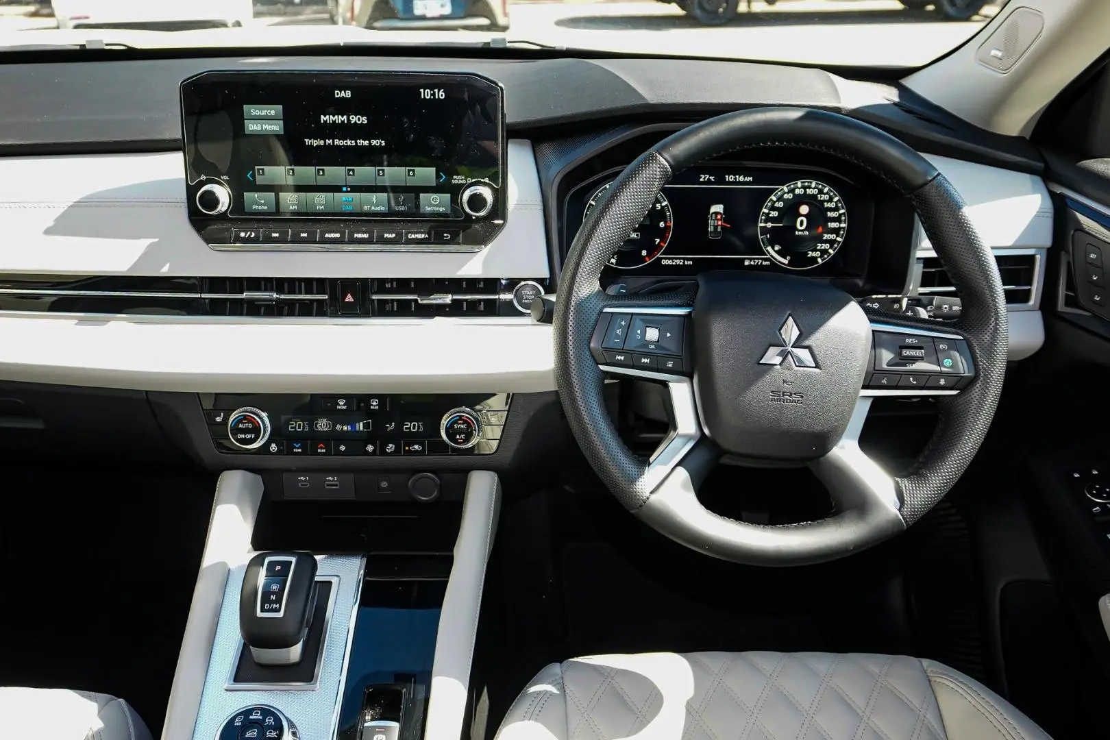 2024 Mitsubishi Outlander Gallery Image 9