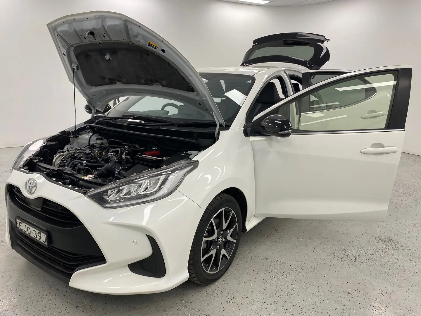 2020 Toyota Yaris Gallery Image 15