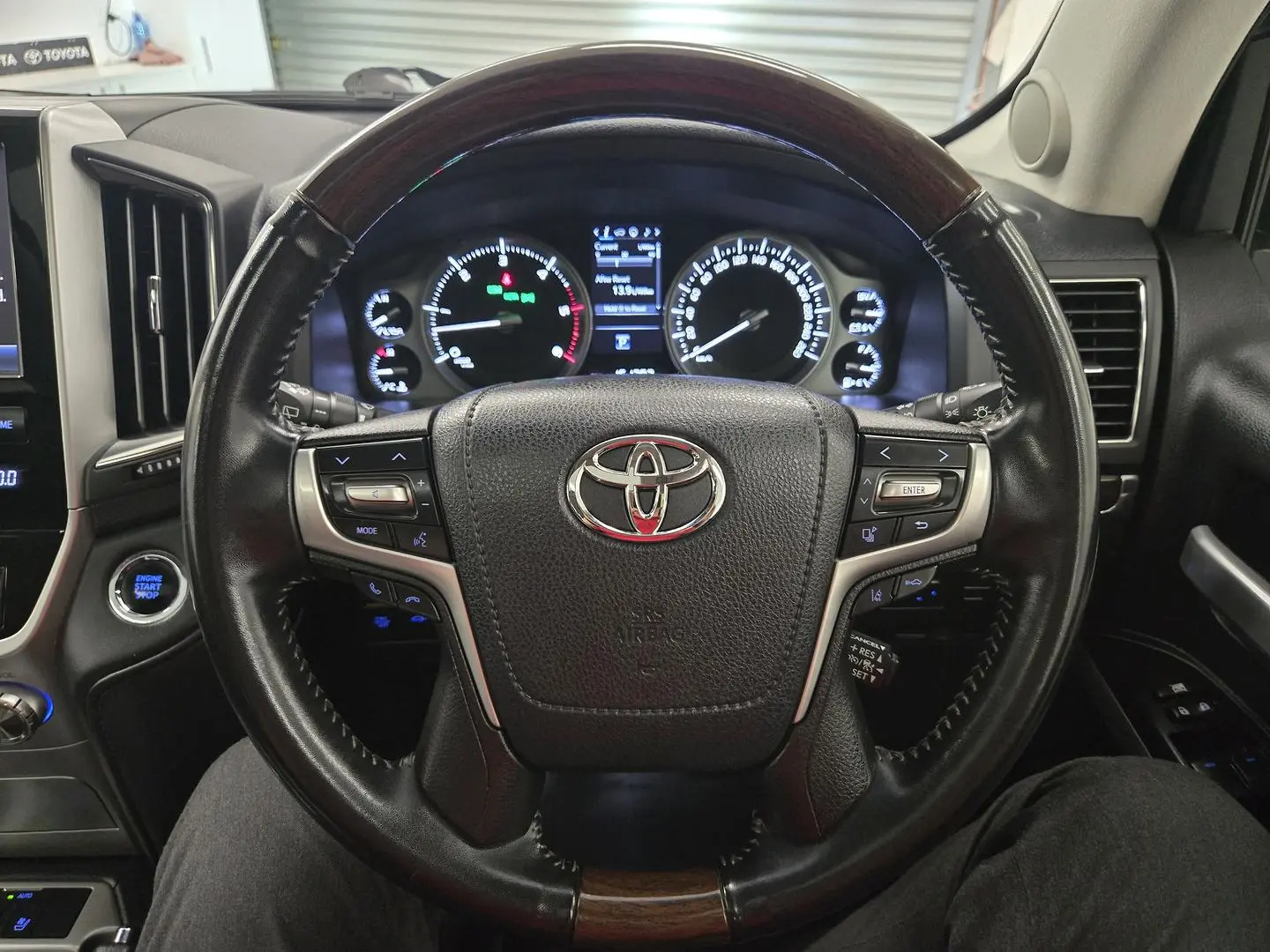 2018 Toyota Landcruiser Gallery Image 24