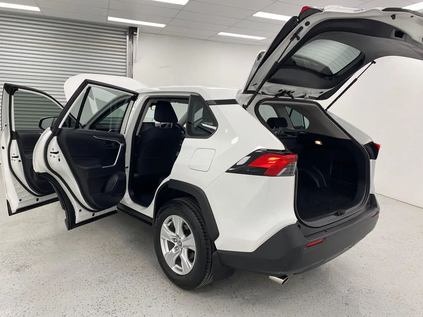 2019 Toyota RAV4 Gallery Image 13