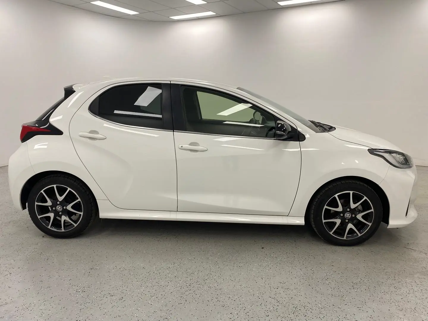 2020 Toyota Yaris Gallery Image 2