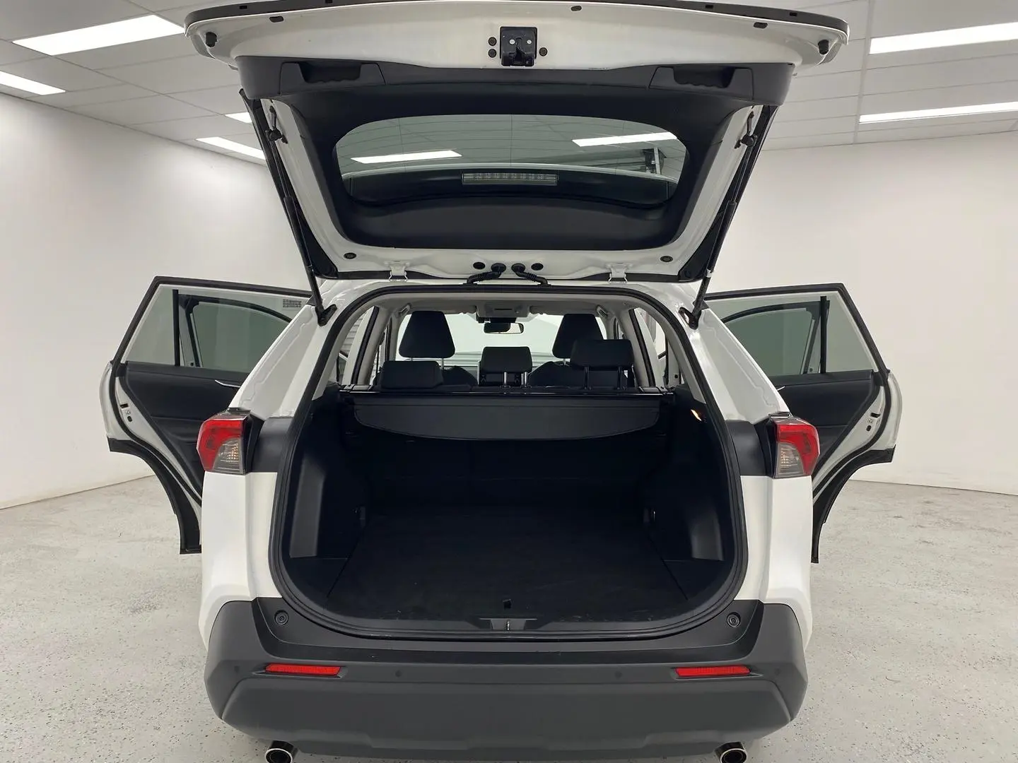 2019 Toyota RAV4 Gallery Image 12