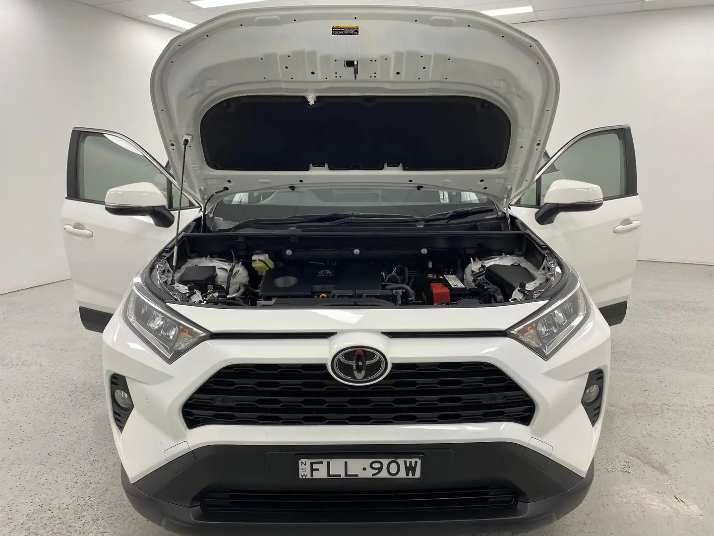2019 Toyota RAV4 Gallery Image 16