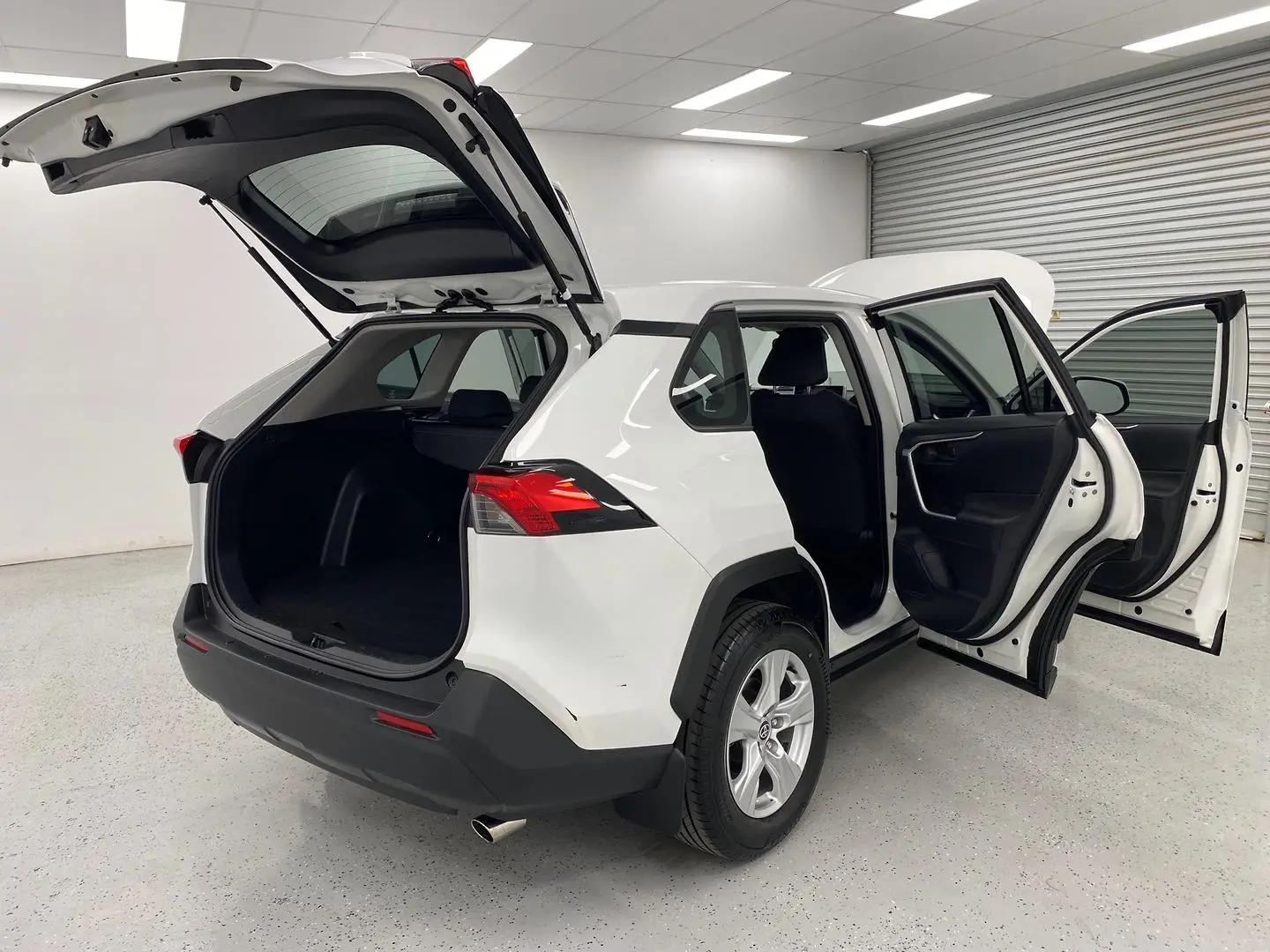 2019 Toyota RAV4 Gallery Image 11