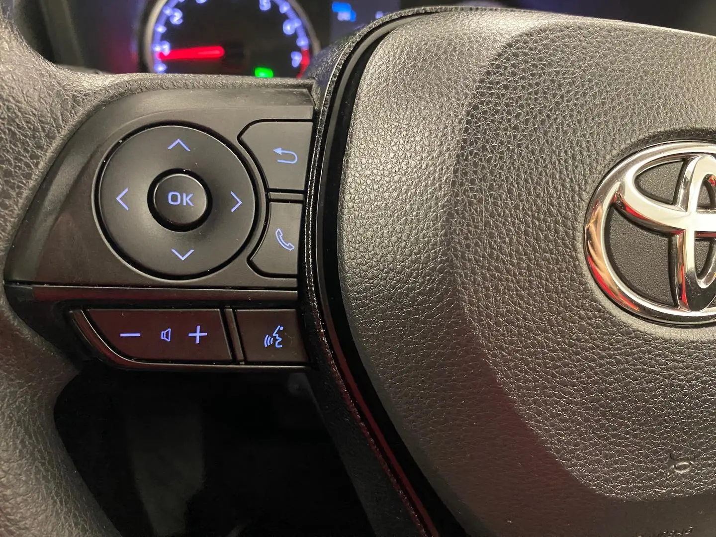 2019 Toyota RAV4 Gallery Image 24