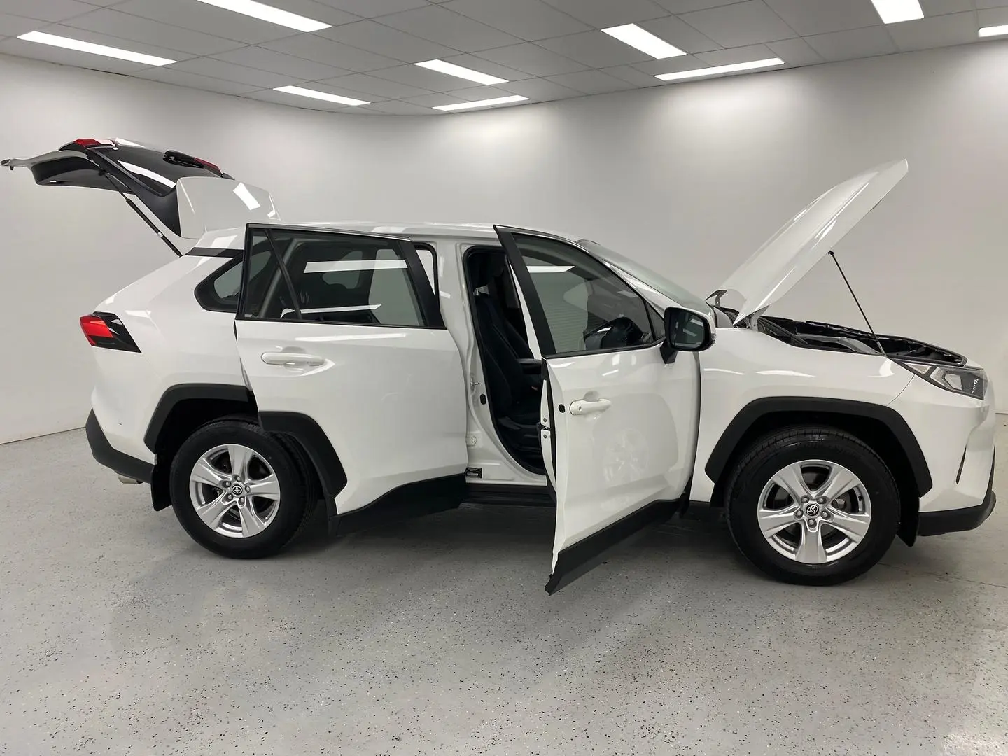 2019 Toyota RAV4 Gallery Image 10