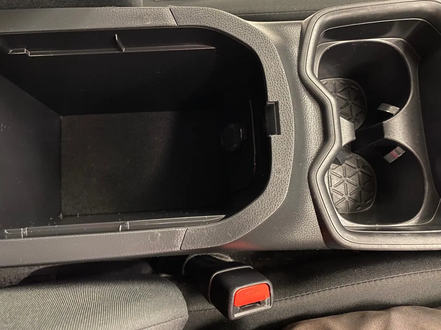 2019 Toyota RAV4 Gallery Image 30