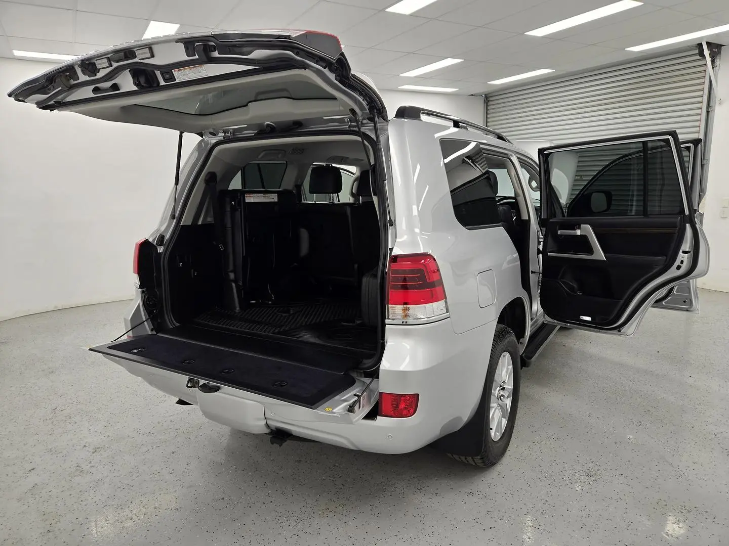 2018 Toyota Landcruiser Gallery Image 10