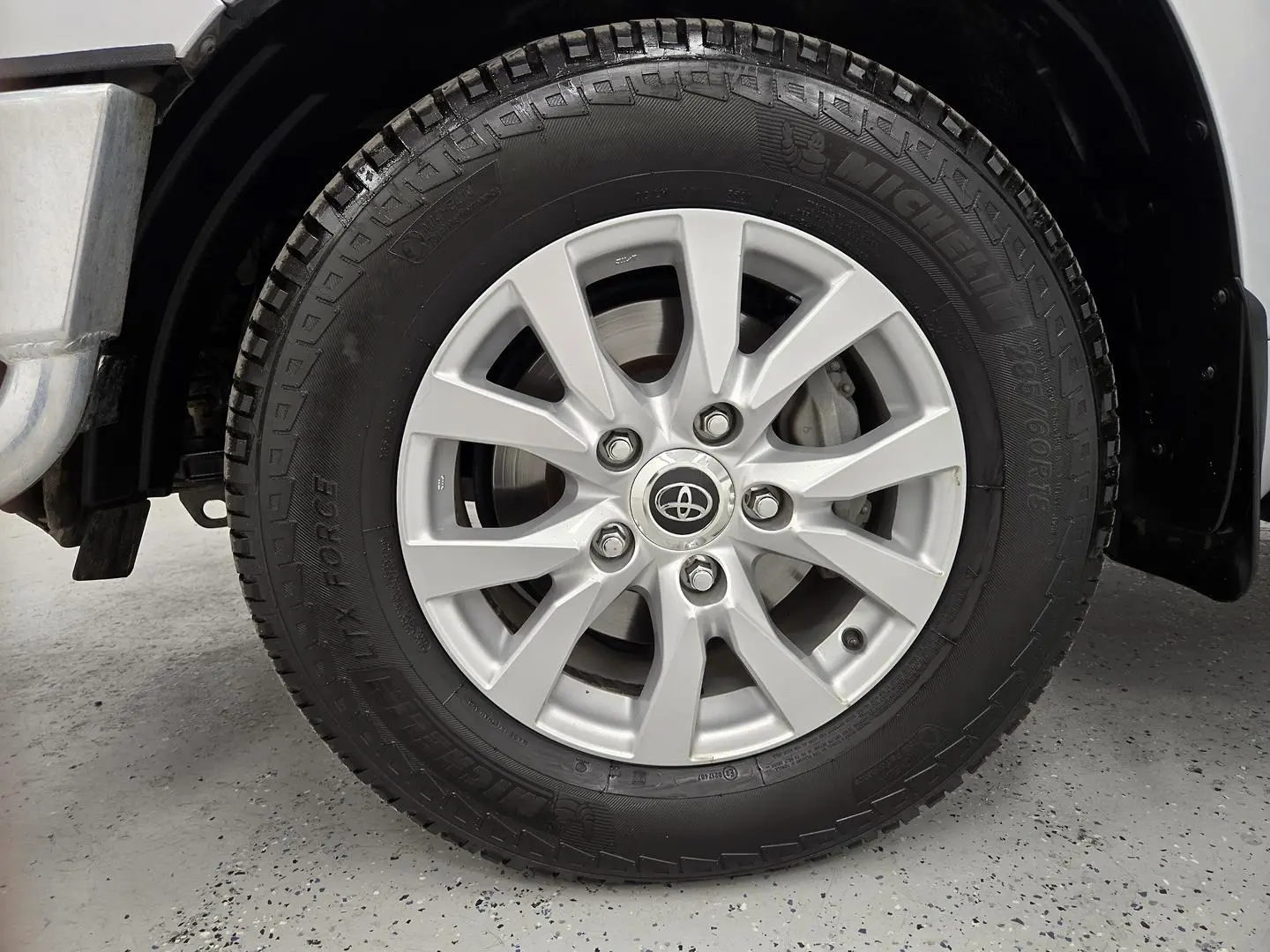 2018 Toyota Landcruiser Gallery Image 18