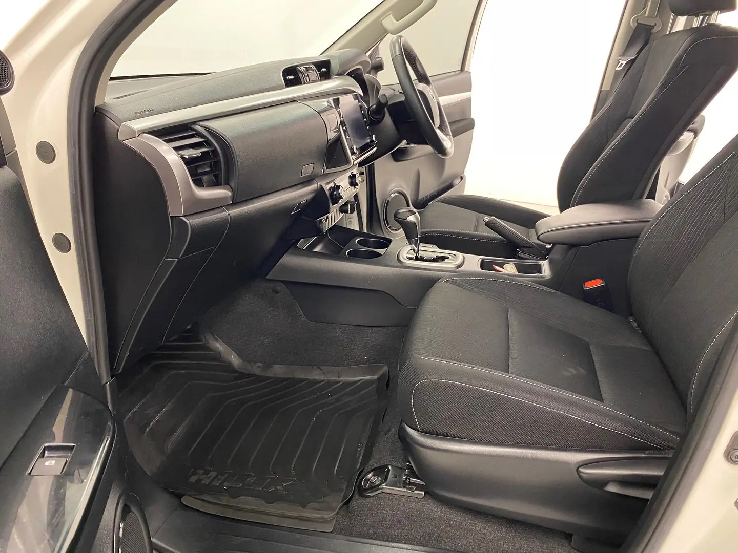 2020 Toyota Hilux Gallery Image 19