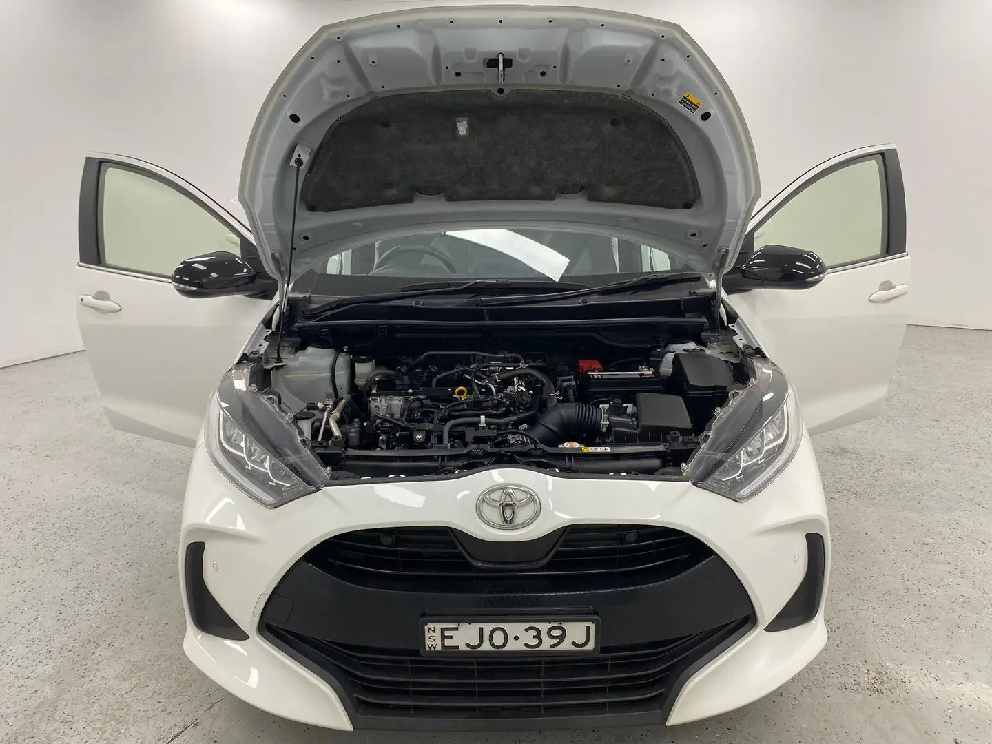 2020 Toyota Yaris Gallery Image 16