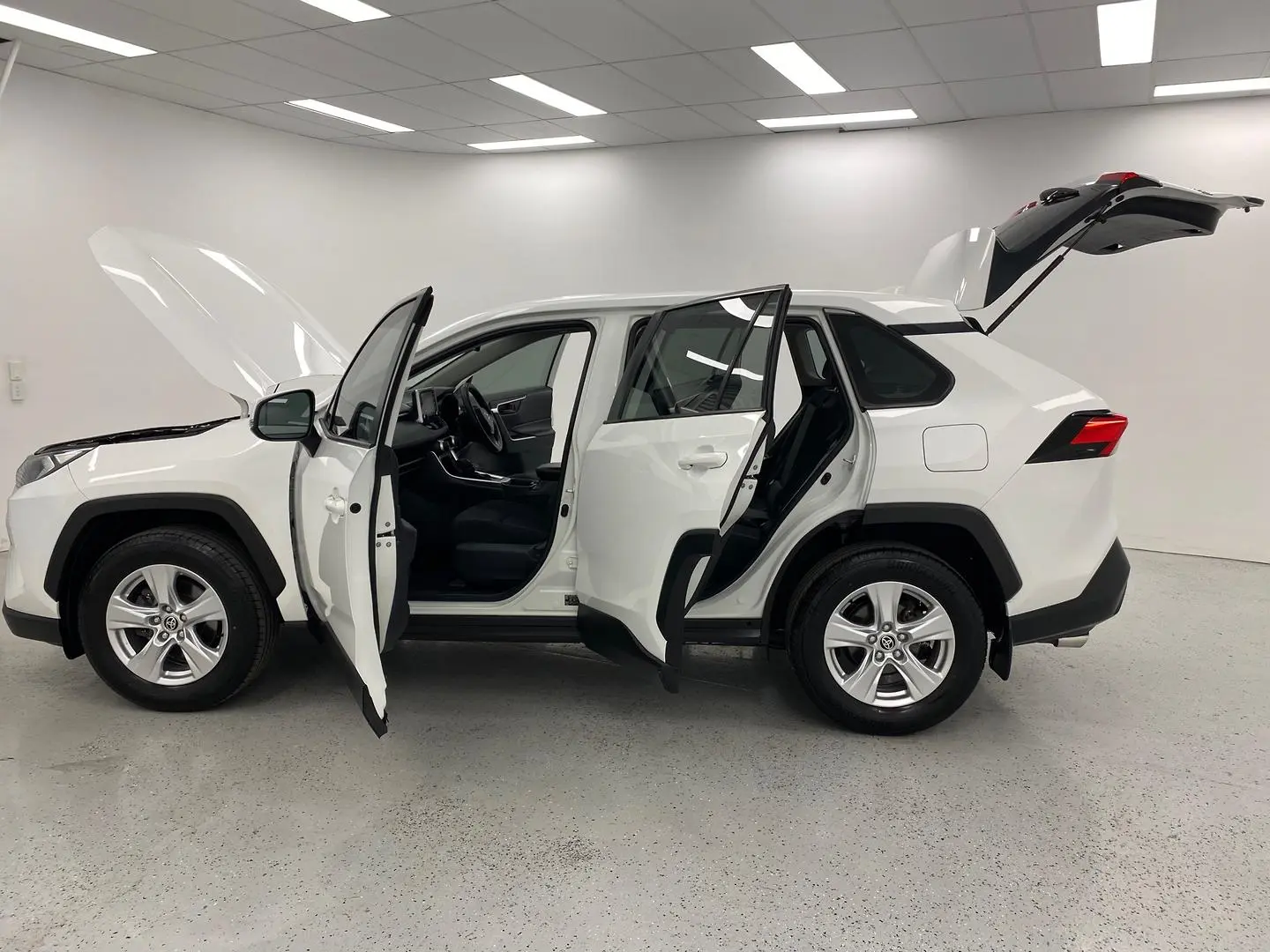 2019 Toyota RAV4 Gallery Image 14