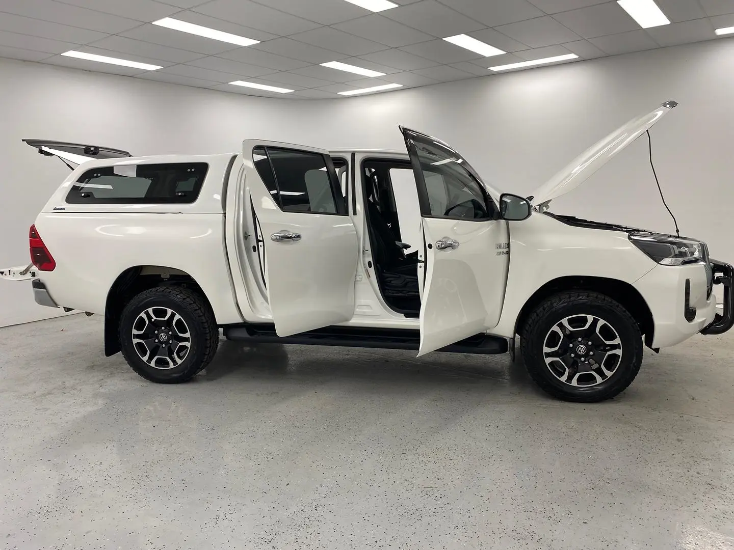 2020 Toyota Hilux Gallery Image 10