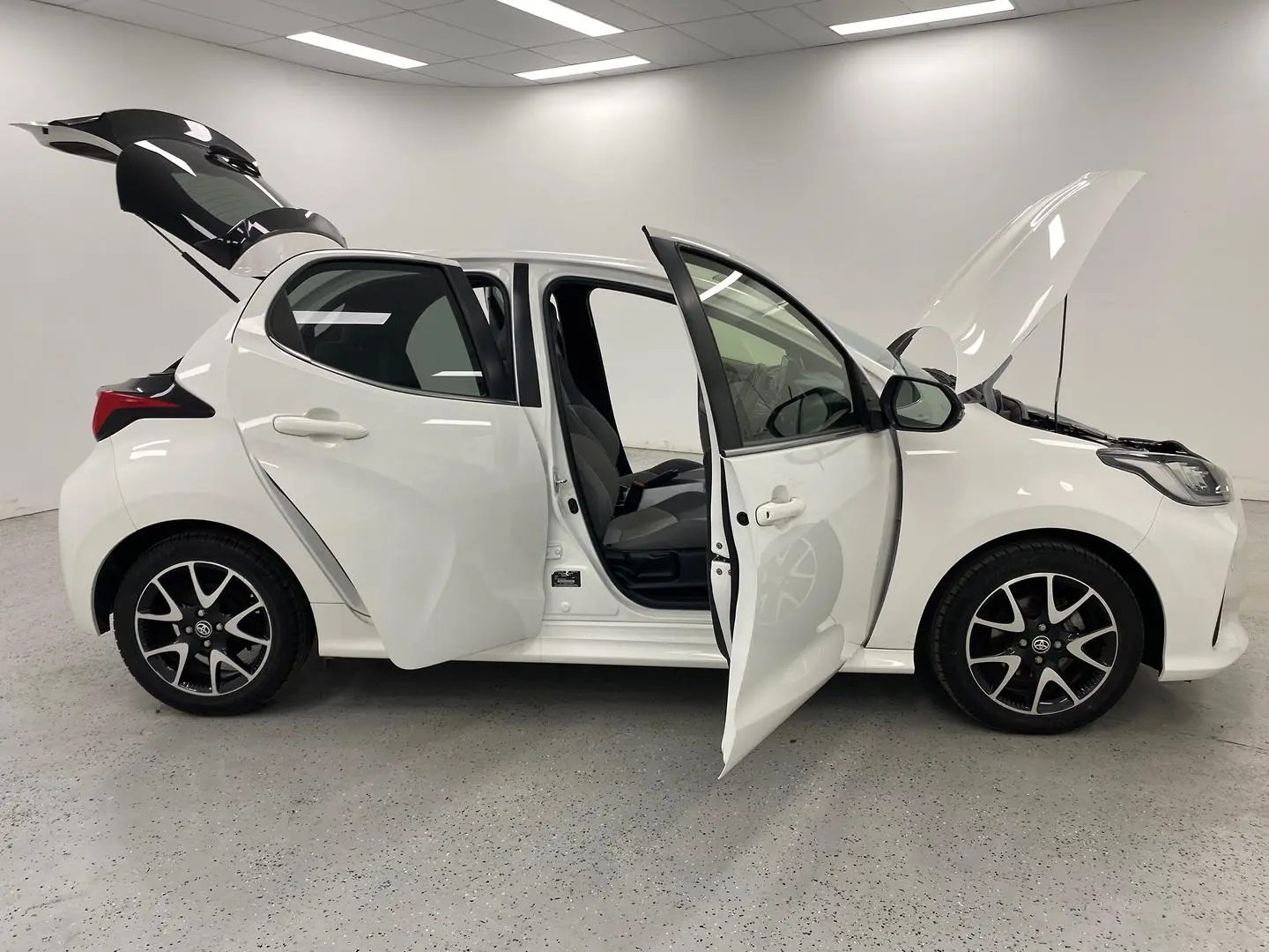 2020 Toyota Yaris Gallery Image 10