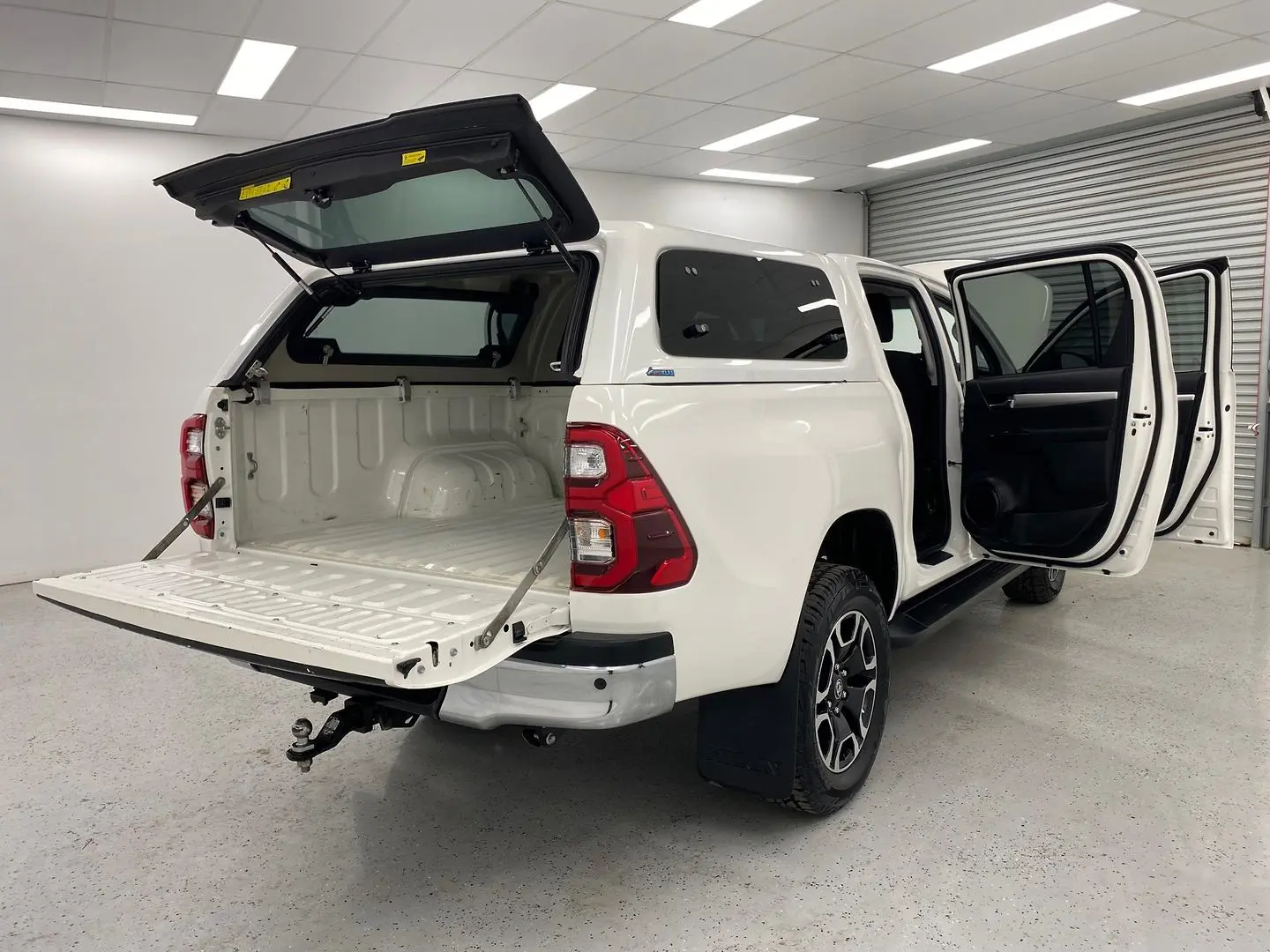 2020 Toyota Hilux Gallery Image 11