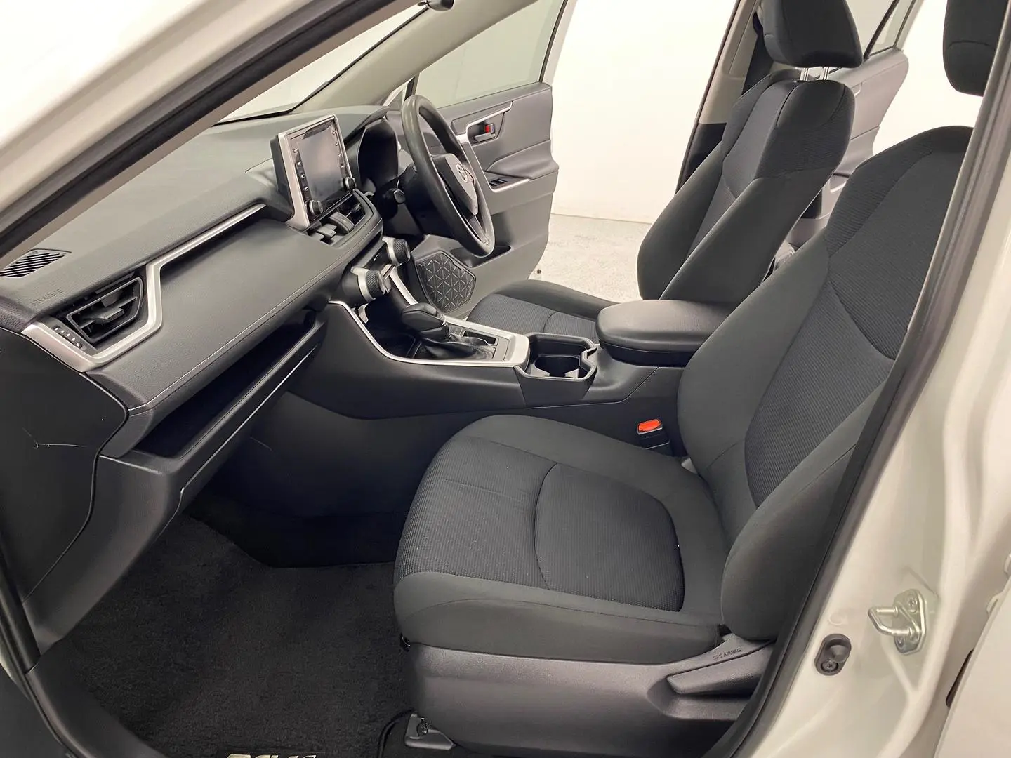 2019 Toyota RAV4 Gallery Image 18