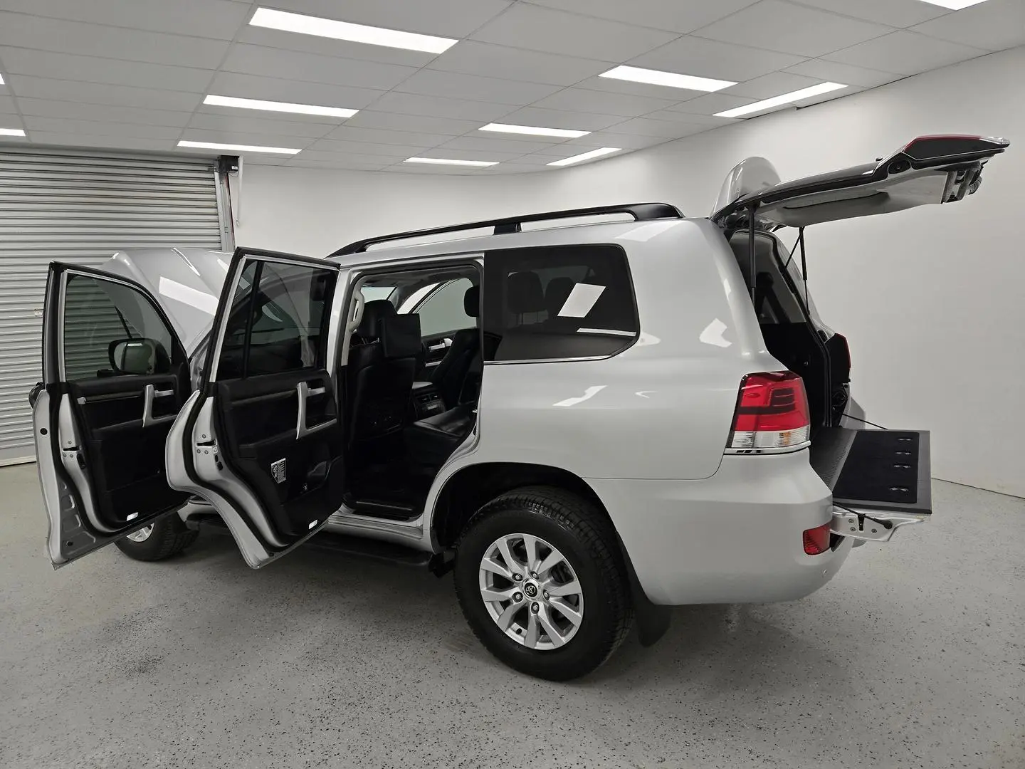 2018 Toyota Landcruiser Gallery Image 13