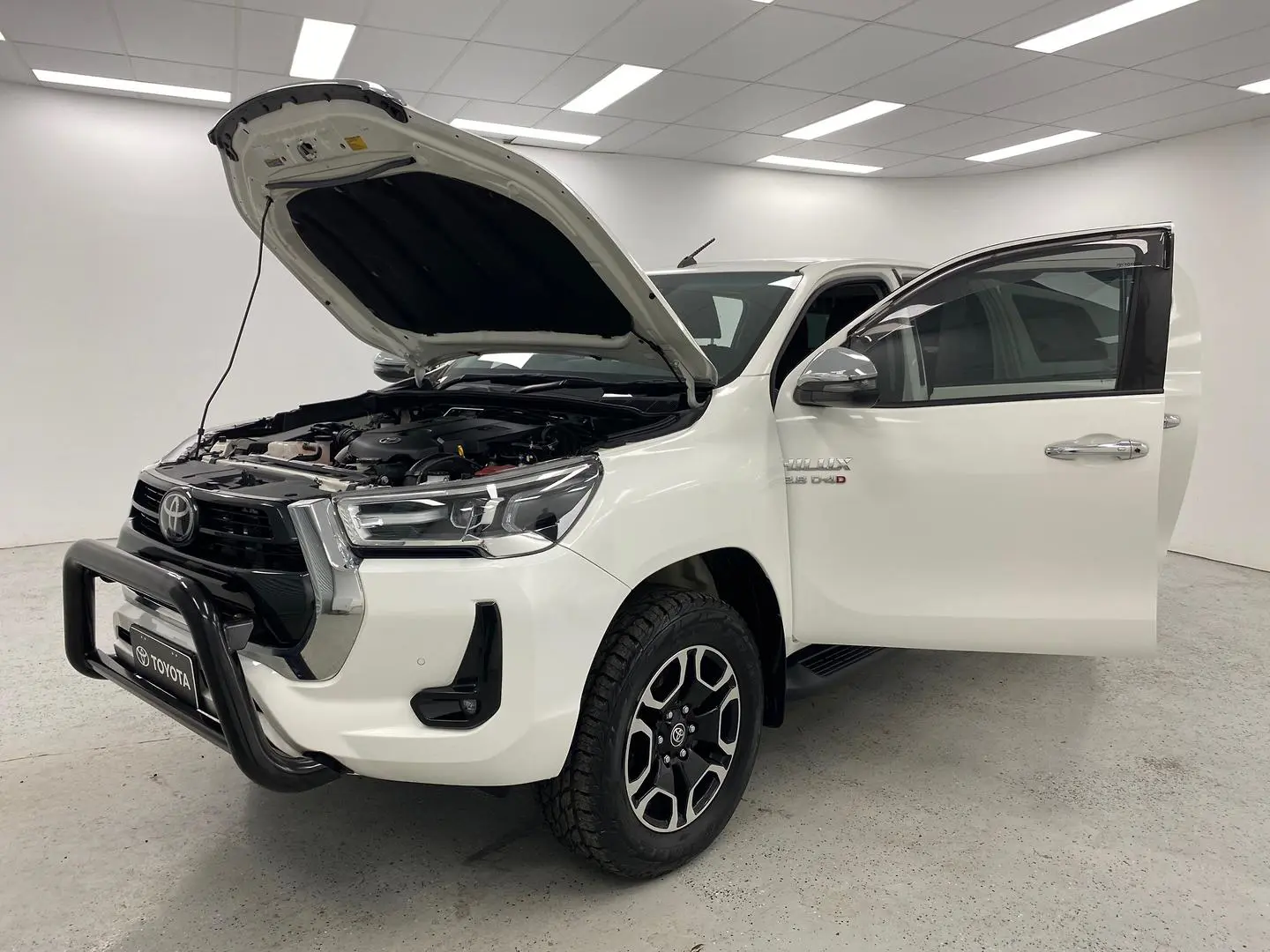 2020 Toyota Hilux Gallery Image 16