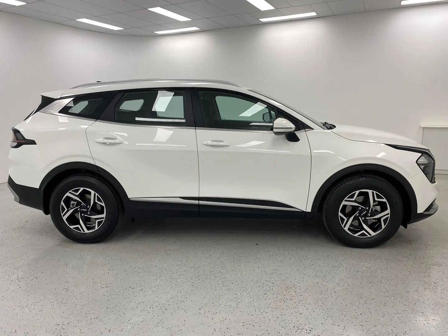 2022 Kia Sportage Gallery Image 2