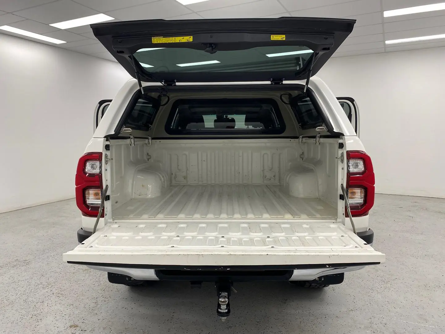 2020 Toyota Hilux Gallery Image 12