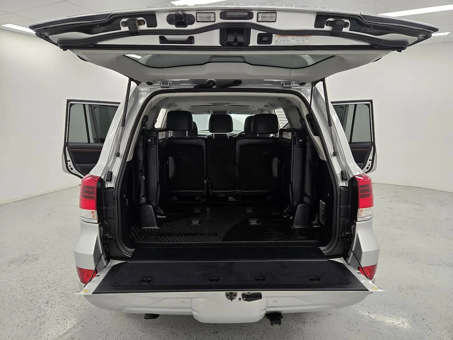 2018 Toyota Landcruiser Gallery Image 11