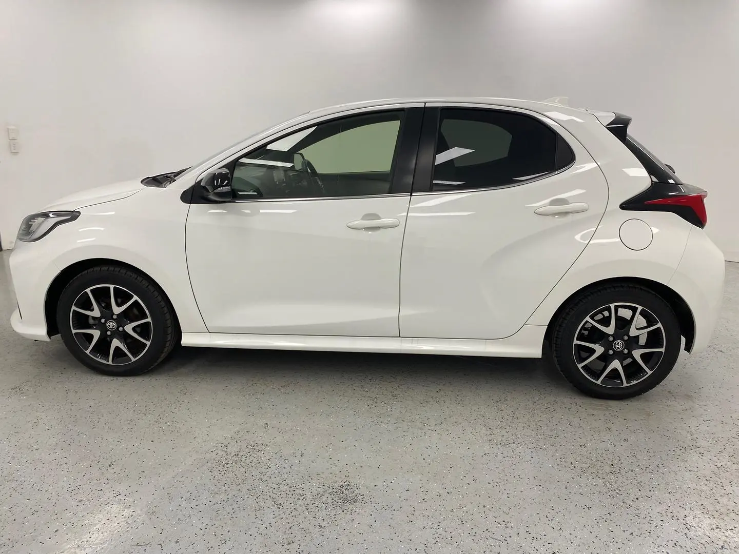 2020 Toyota Yaris Gallery Image 6