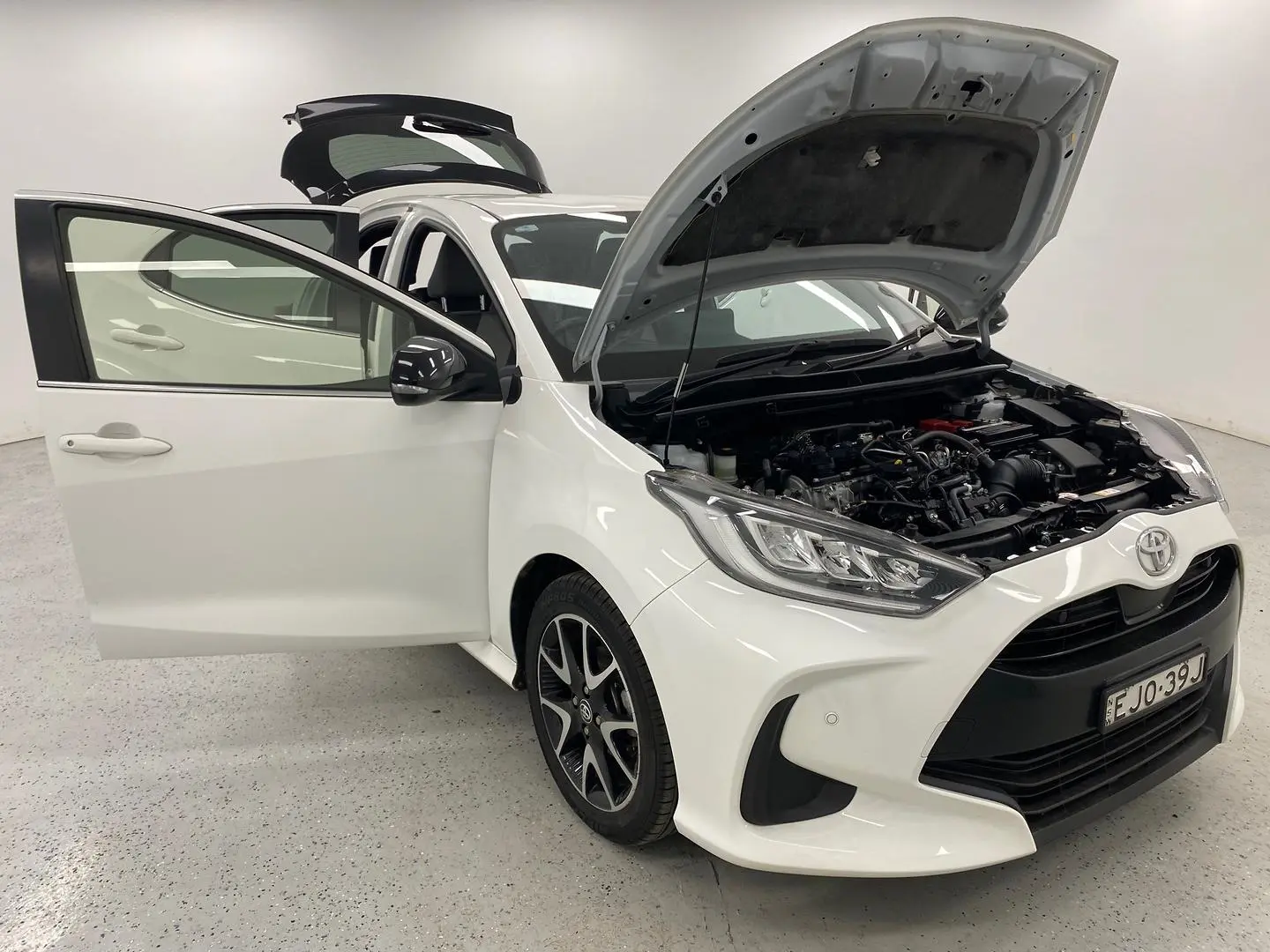 2020 Toyota Yaris Gallery Image 9